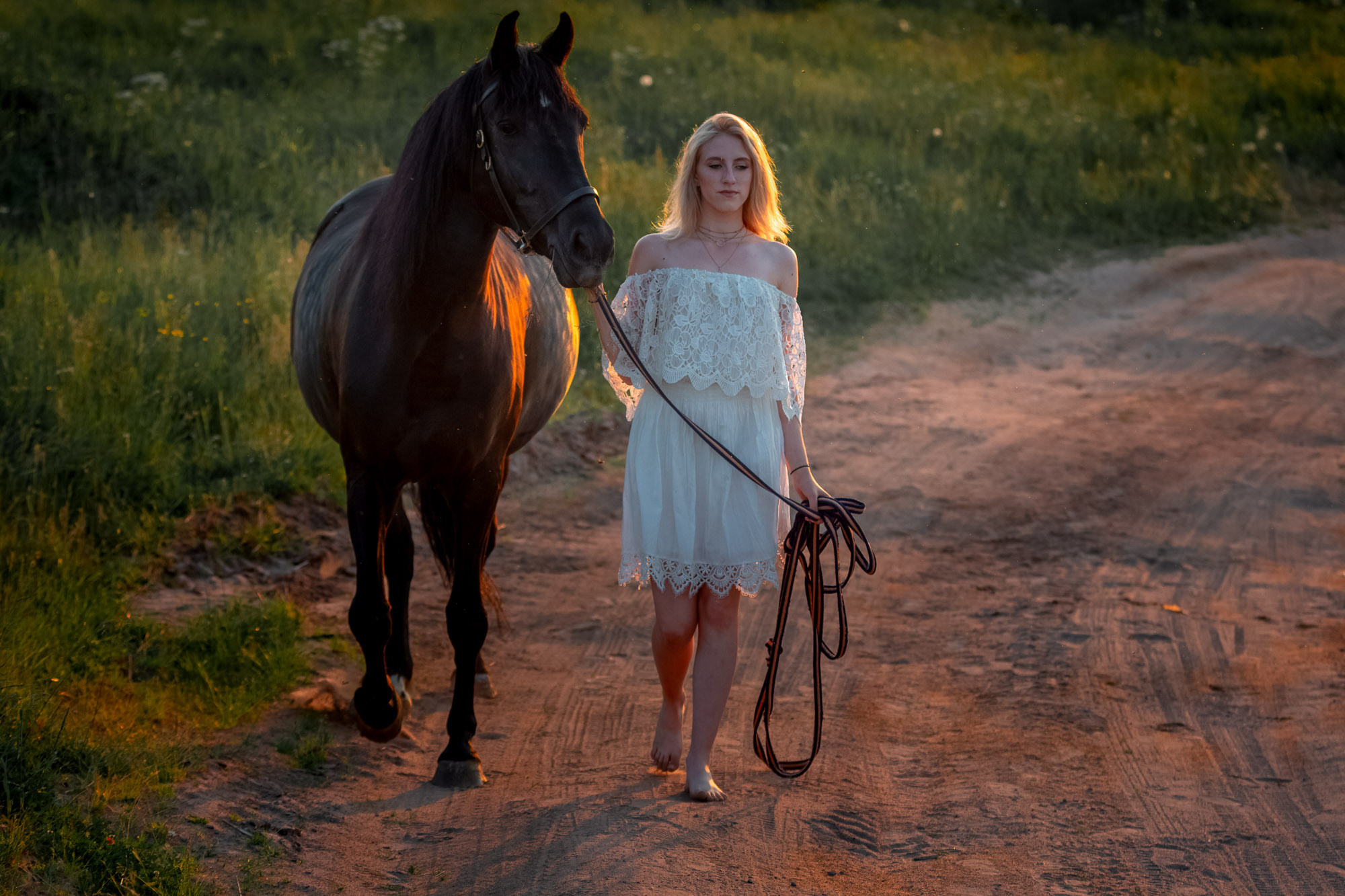 Конная фотосессия с Валерией. Летний закат. Село Нёнокса. Фотограф — путешественник Светлана Романовская