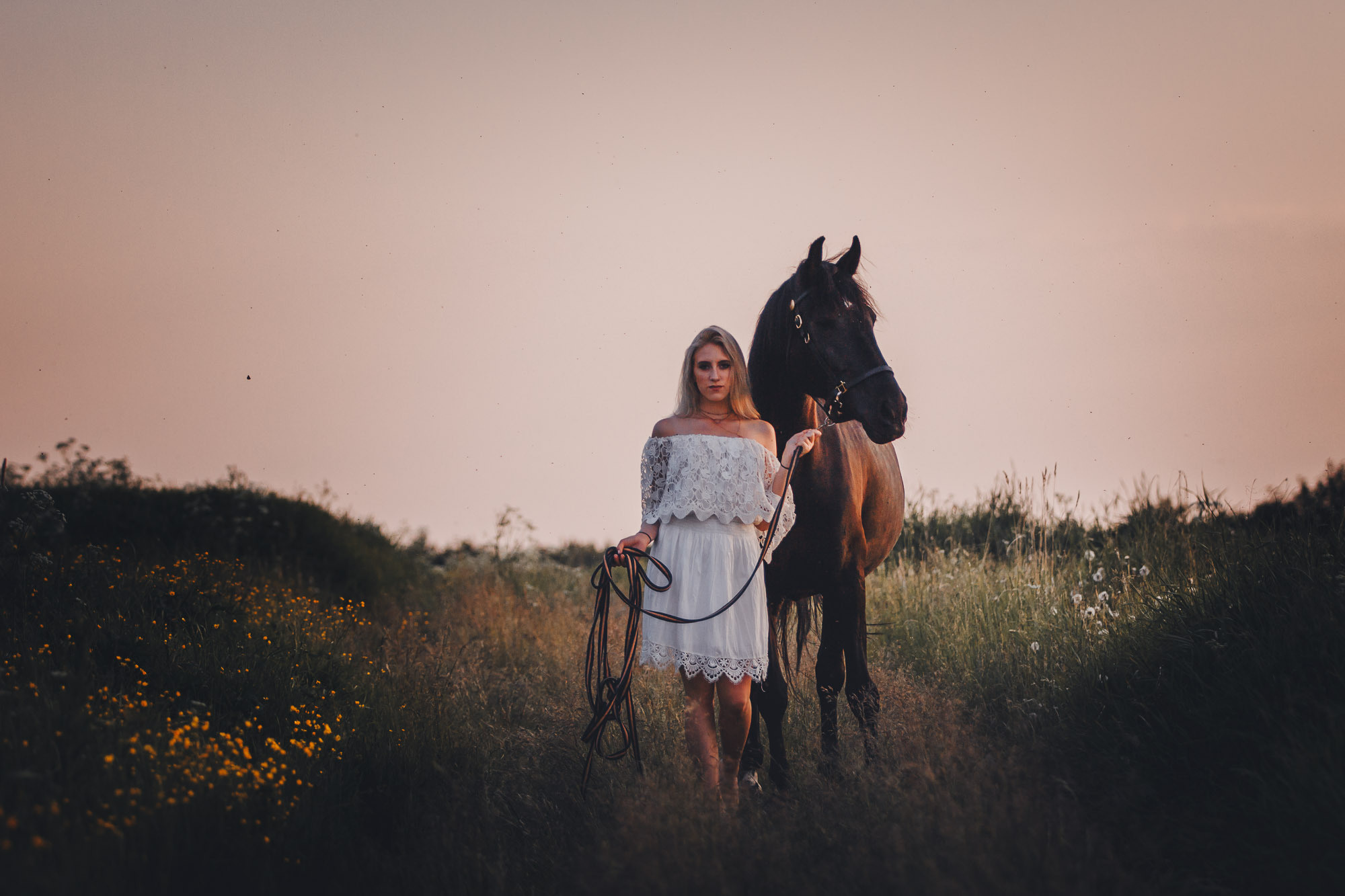 Конная фотосессия с Валерией. Летний закат. Село Нёнокса. Фотограф — путешественник Светлана Романовская