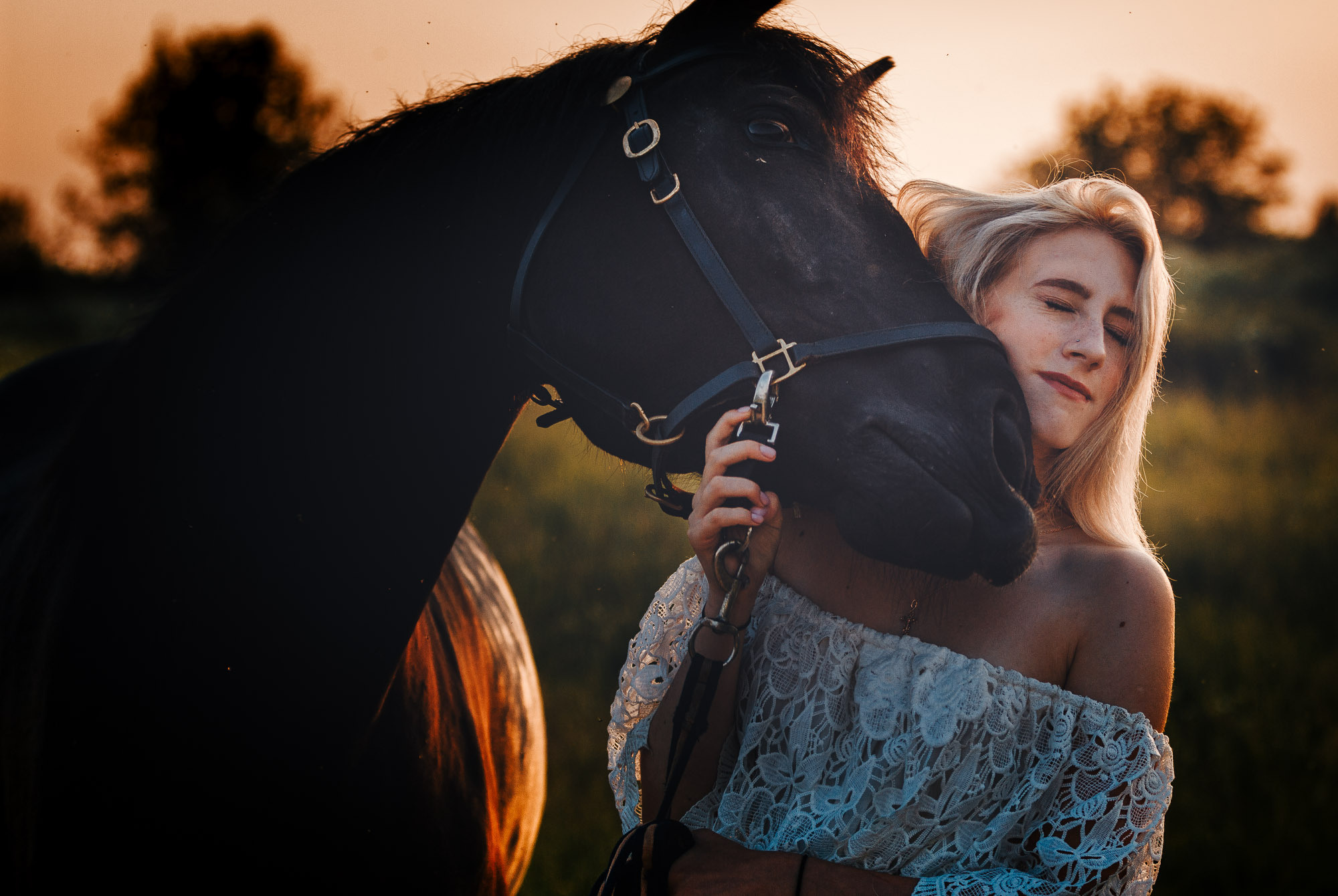 Конная фотосессия с Валерией. Летний закат. Село Нёнокса. Фотограф — путешественник Светлана Романовская