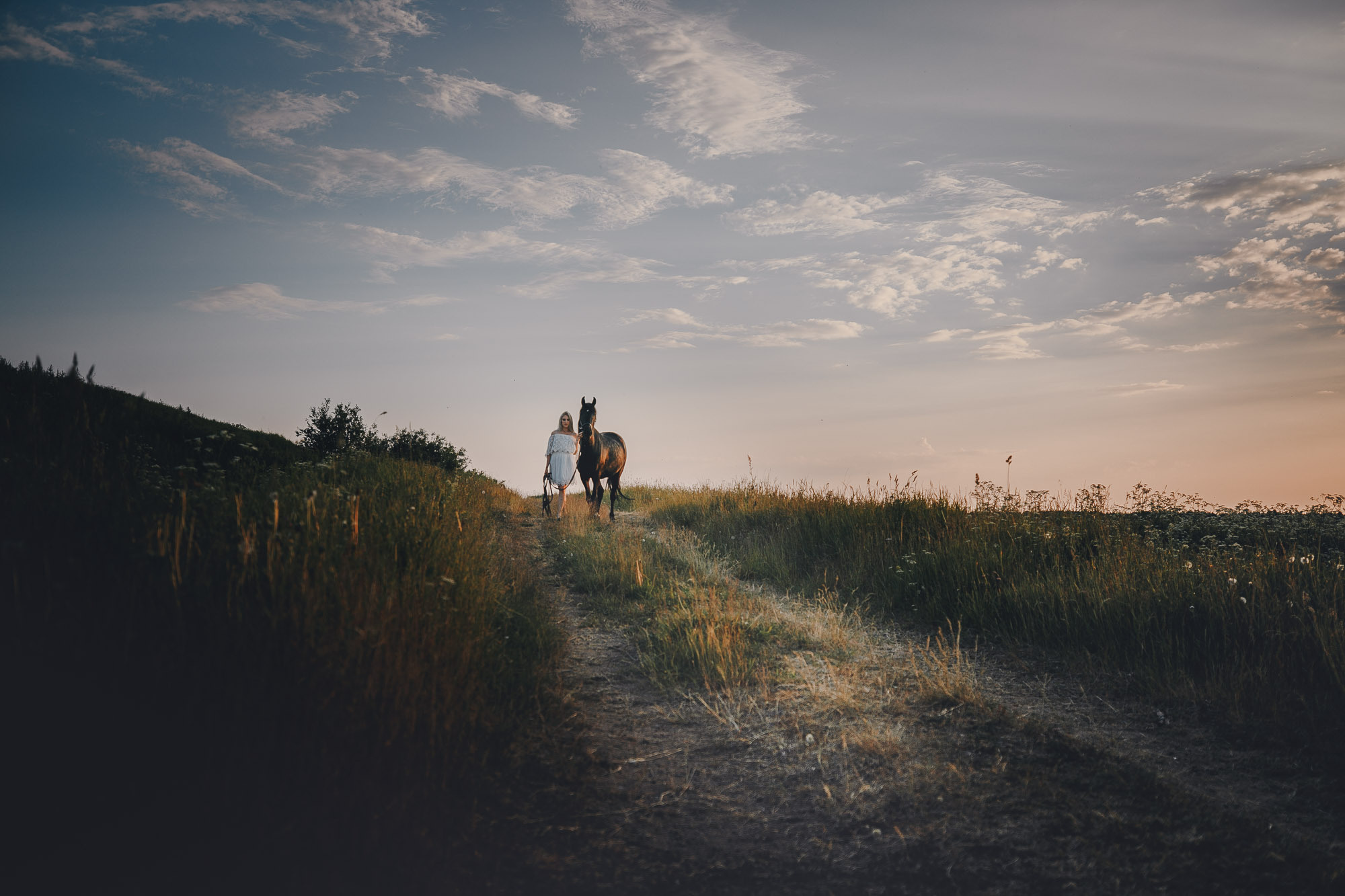 Конная фотосессия с Валерией. Летний закат. Село Нёнокса. Фотограф — путешественник Светлана Романовская