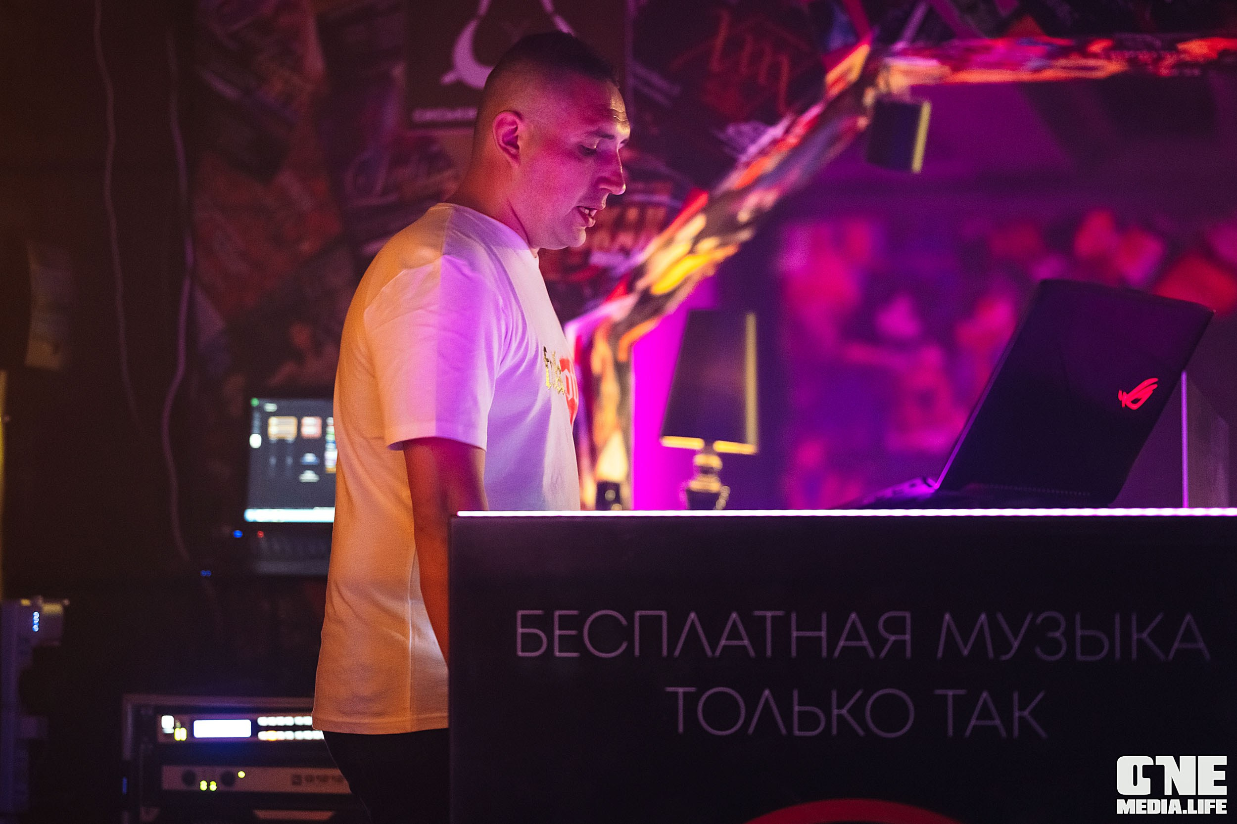 Фоторепортаж из бара XxxX. One Media Life: фоторепортажи, фотоотчеты с мероприятий и заведений