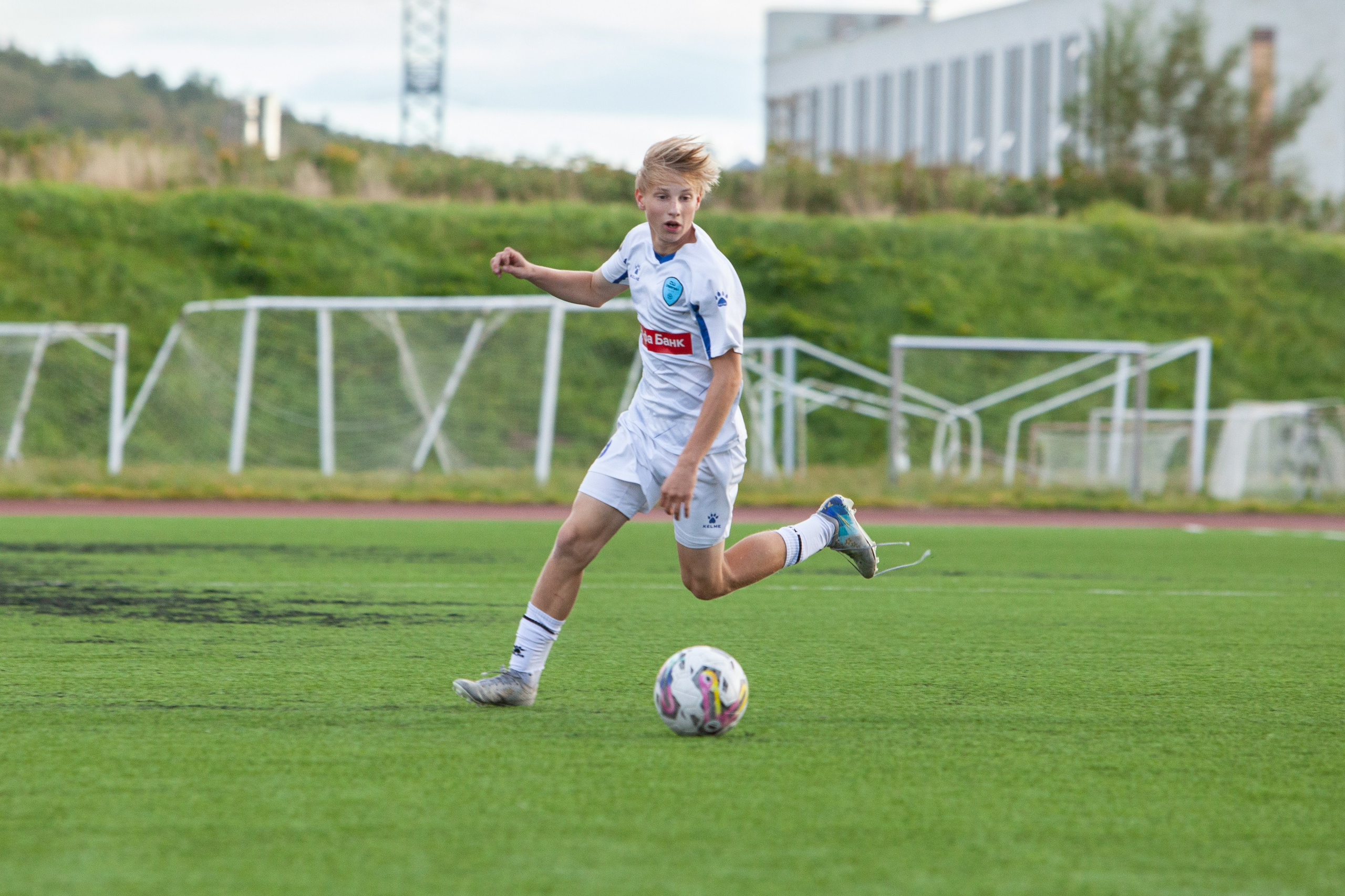 Матч юношеской футбольной лиги между командами СШ «Сахалин» и «СШОР № 1» (Комсомольск-на-Амуре). Кутузов Евгений Фотограф в Южно-Сахалинске