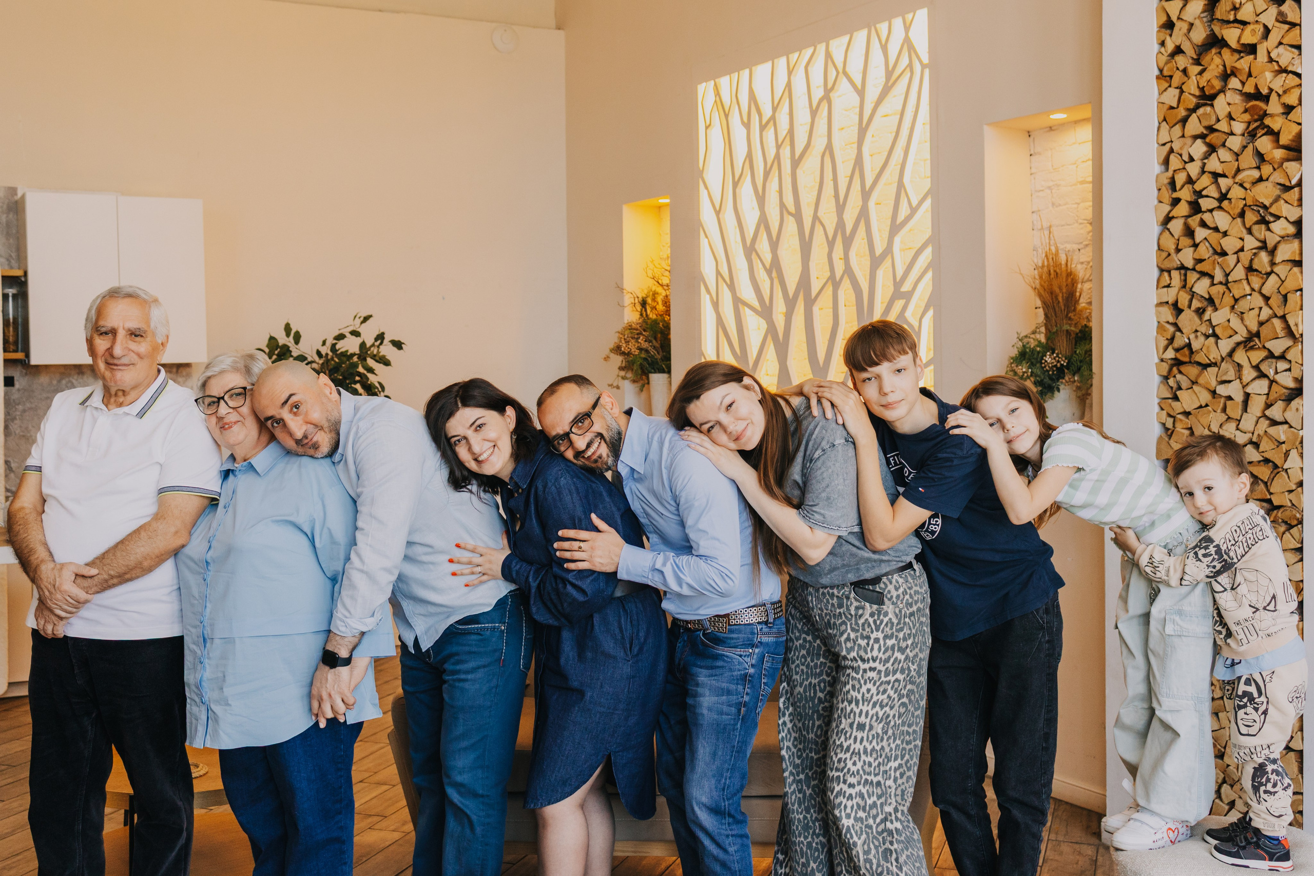 Большая семья в одном кадре на семейной фотосессии в Москве