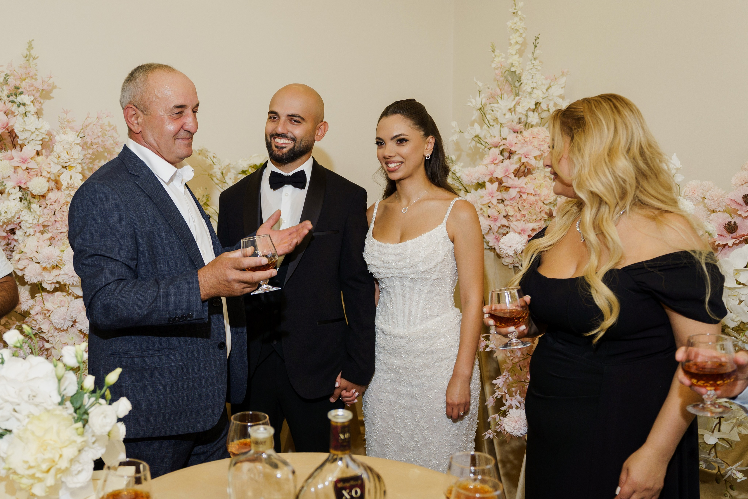 Сватовство в Краснодаре от лучших свадебных фотографов и операторов ТВИНС СТУДИО. ТВИНС СТУДИО — лучшие свадебные фотографы и видеографы в Краснодаре