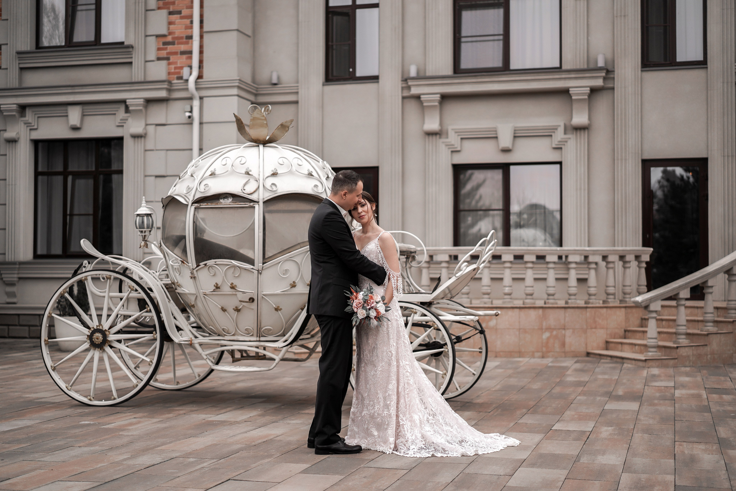 Фотограф и видеограф на свадьбу в Ростове-на-Дону 2026. Профессиональная работа, качественный результат. Свадебный фотограф в Ростове-на-Дону. Таинство Крещения и Венчания, семейные фотосессии. Алёна Чёботова