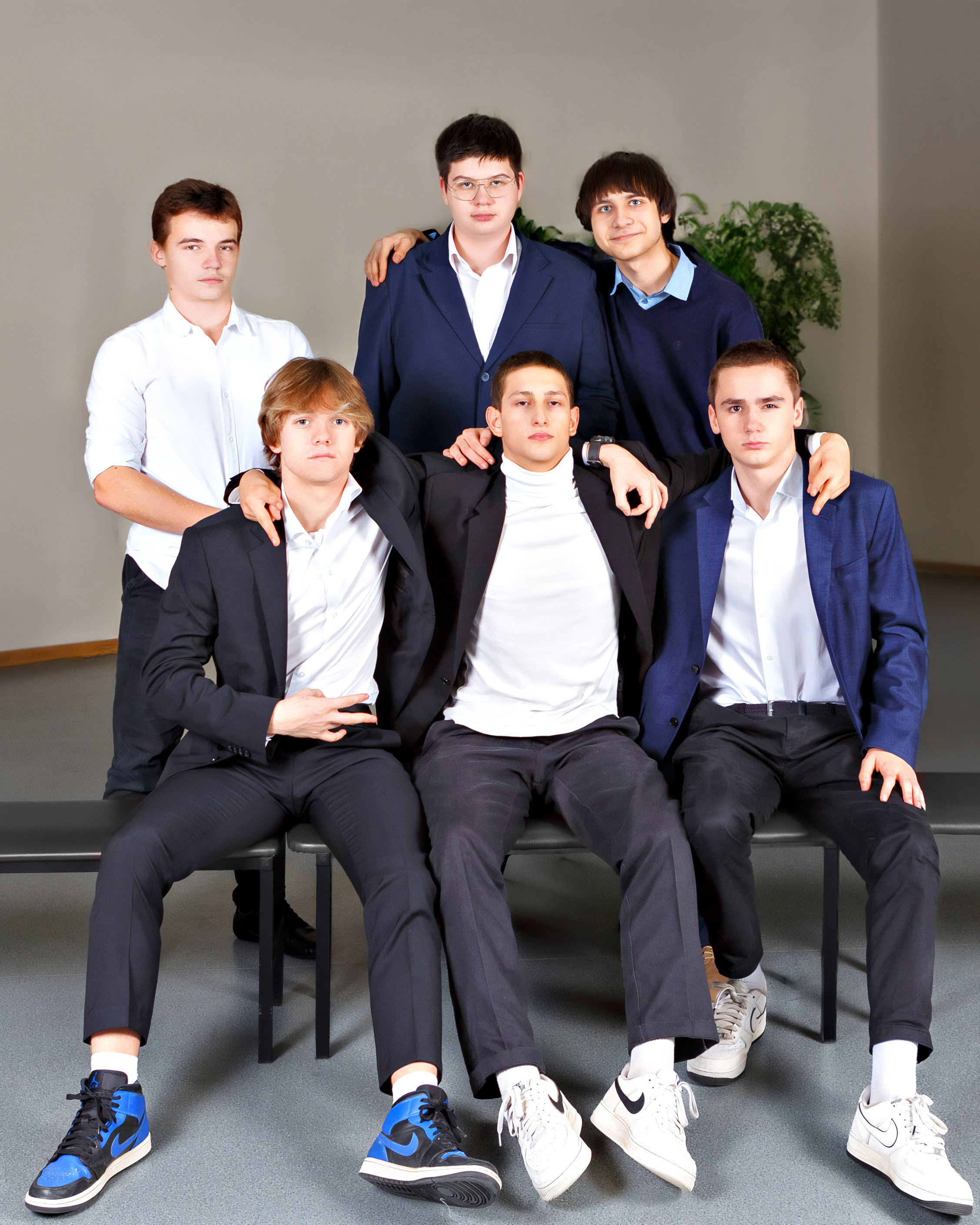 Выпускной альбом для 9 Класса. Выпускные альбомы и школьный фотограф в Подольске, Троицке, Щербинке, Москве и Московской области