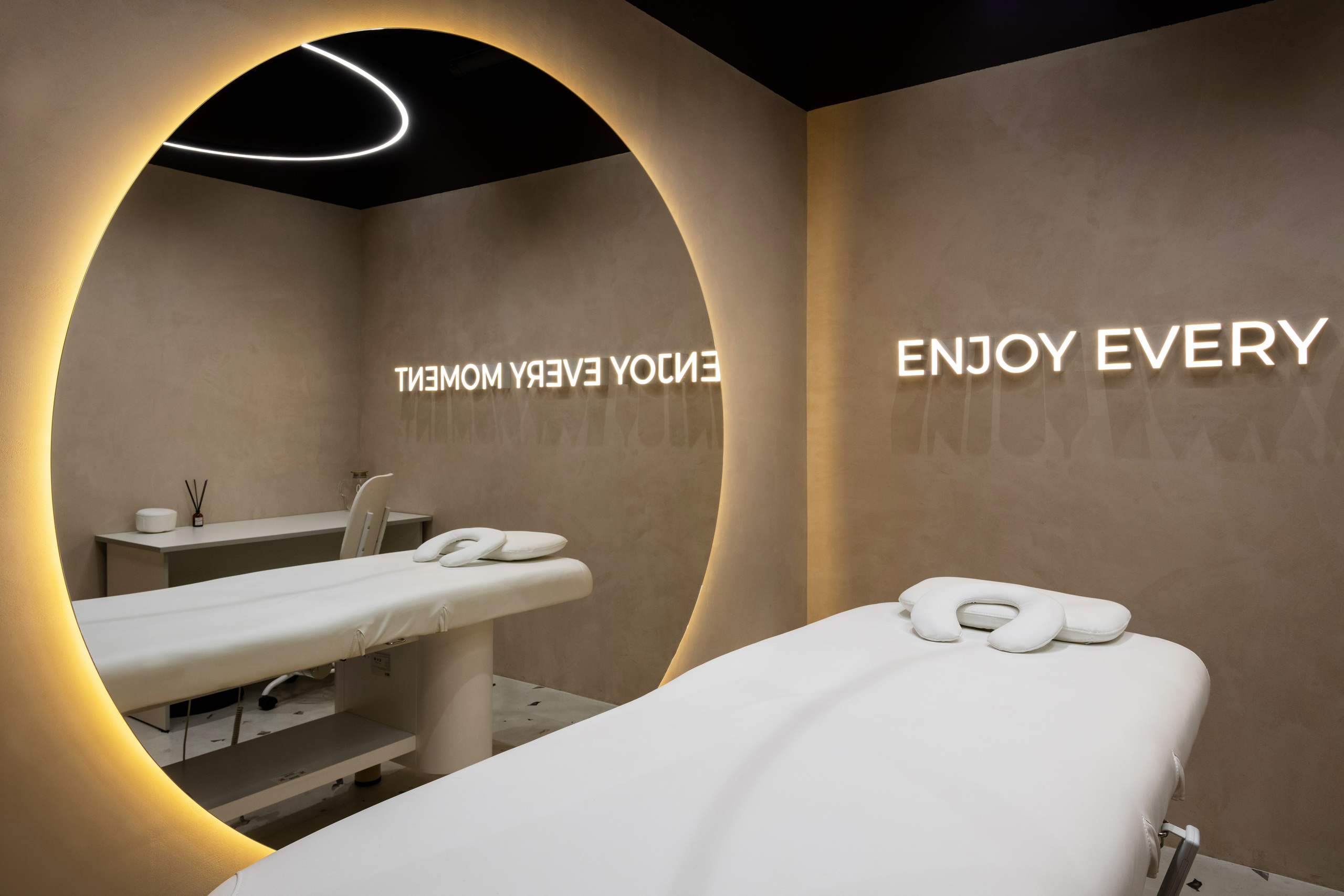 САЛОНЫ КРАСОТЫ 5+ ШТ. Роман Свободный — интерьерная и архитектурная съёмка, Москва и МО