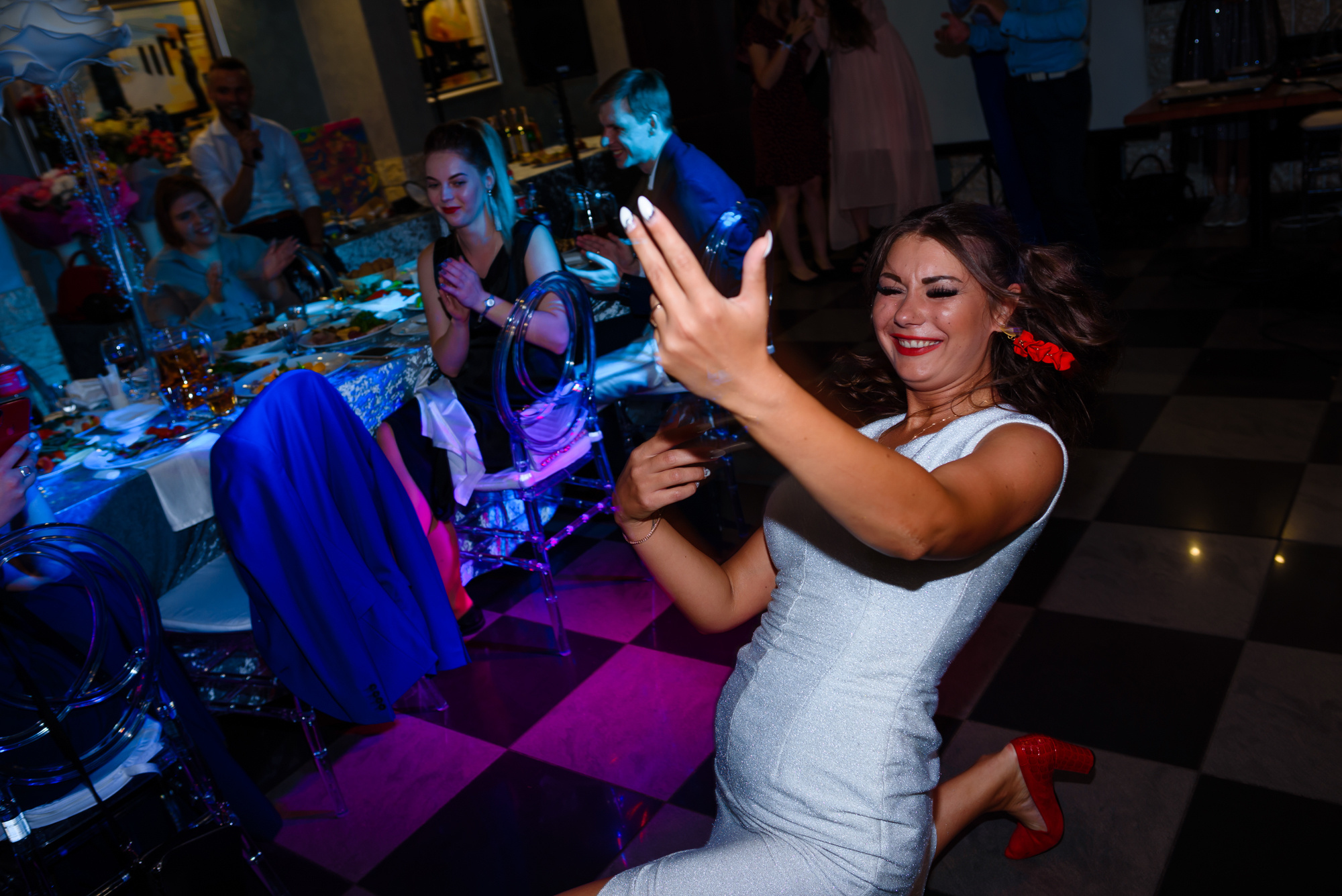 Нежная встреча на вокзале Юлии и Ивана. Свадебный Фотограф Минск || Фото и Видеосъёмка Минск || Другие города