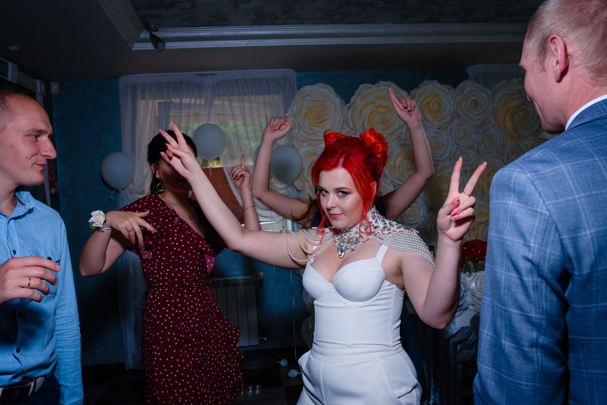 Нежная встреча на вокзале Юлии и Ивана. Свадебный Фотограф Минск || Фото и Видеосъёмка Минск || Другие города