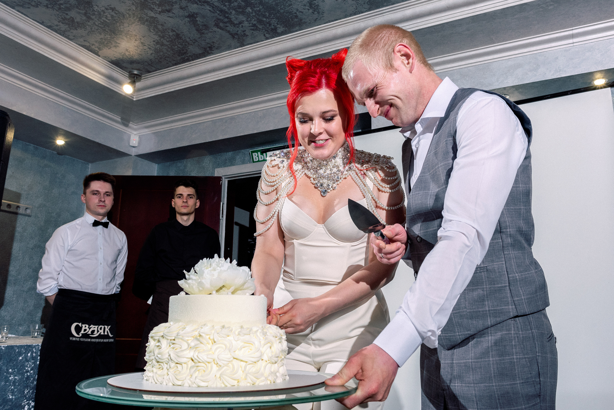 Нежная встреча на вокзале Юлии и Ивана. Свадебный Фотограф Минск || Фото и Видеосъёмка Минск || Другие города