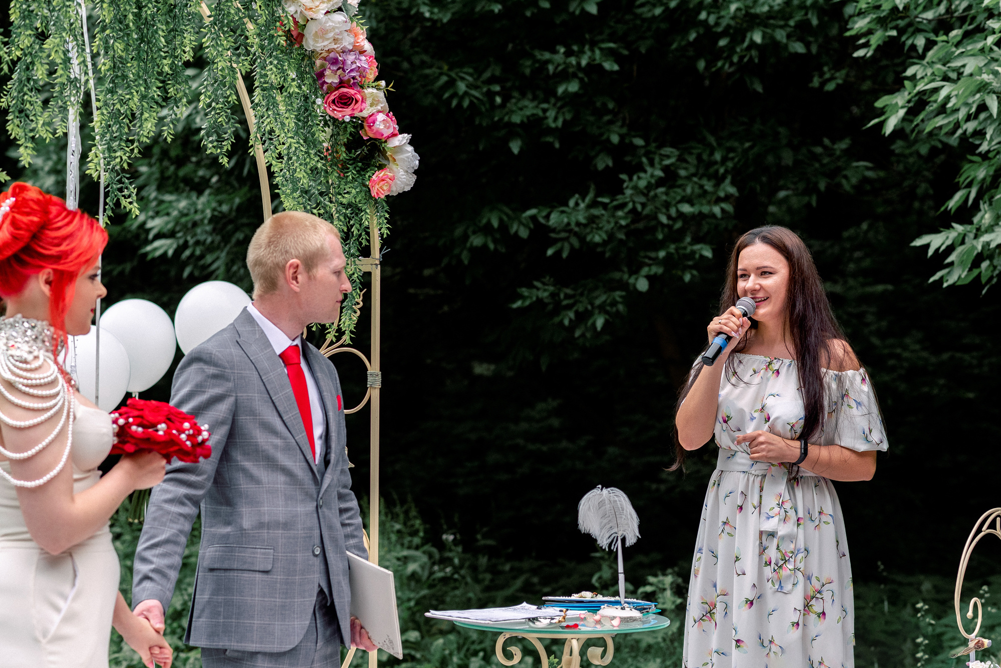 Нежная встреча на вокзале Юлии и Ивана. Свадебный Фотограф Минск || Фото и Видеосъёмка Минск || Другие города