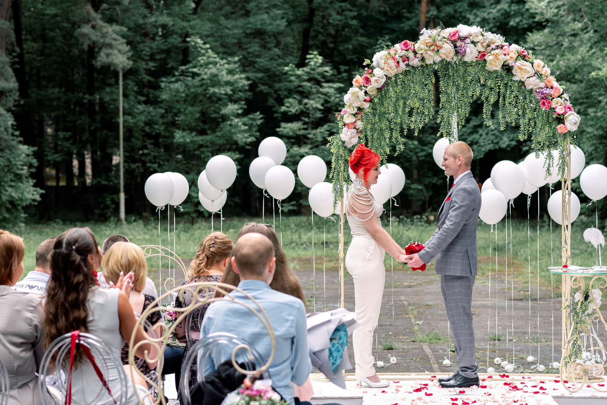 Нежная встреча на вокзале Юлии и Ивана. Свадебный Фотограф Минск || Фото и Видеосъёмка Минск || Другие города
