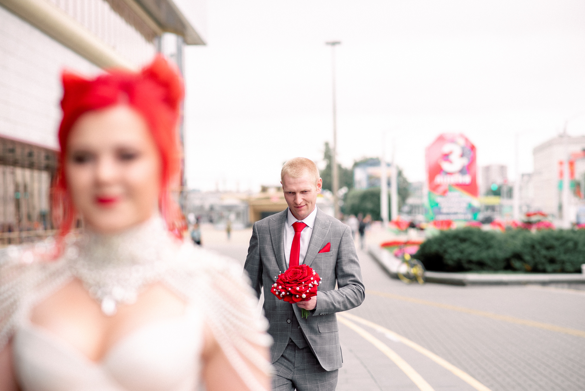 Нежная встреча на вокзале Юлии и Ивана. Свадебный Фотограф Минск || Фото и Видеосъёмка Минск || Другие города