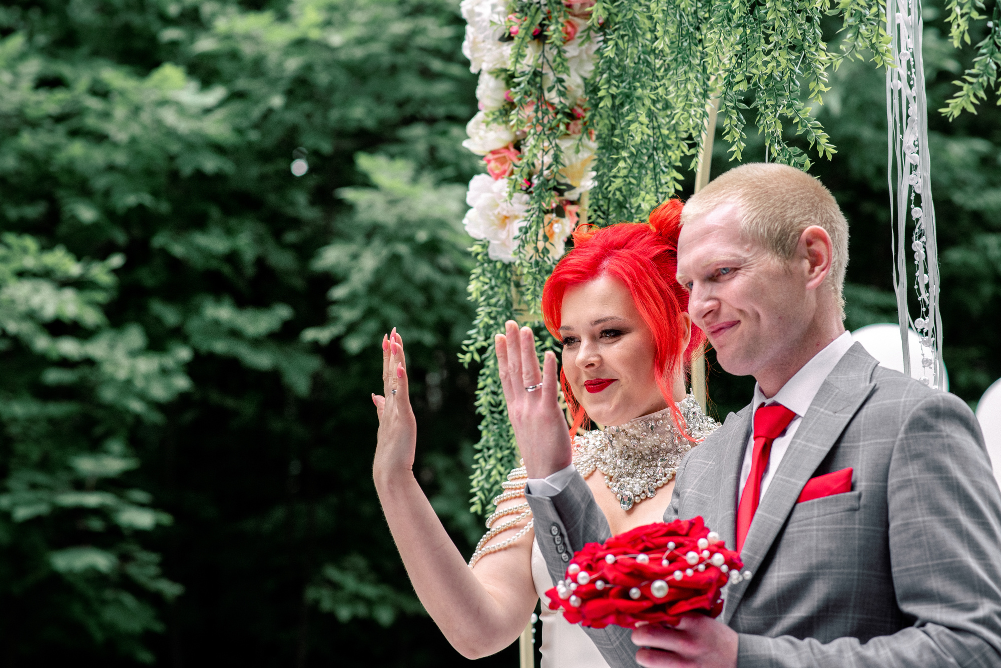 Нежная встреча на вокзале Юлии и Ивана. Свадебный Фотограф Минск || Фото и Видеосъёмка Минск || Другие города