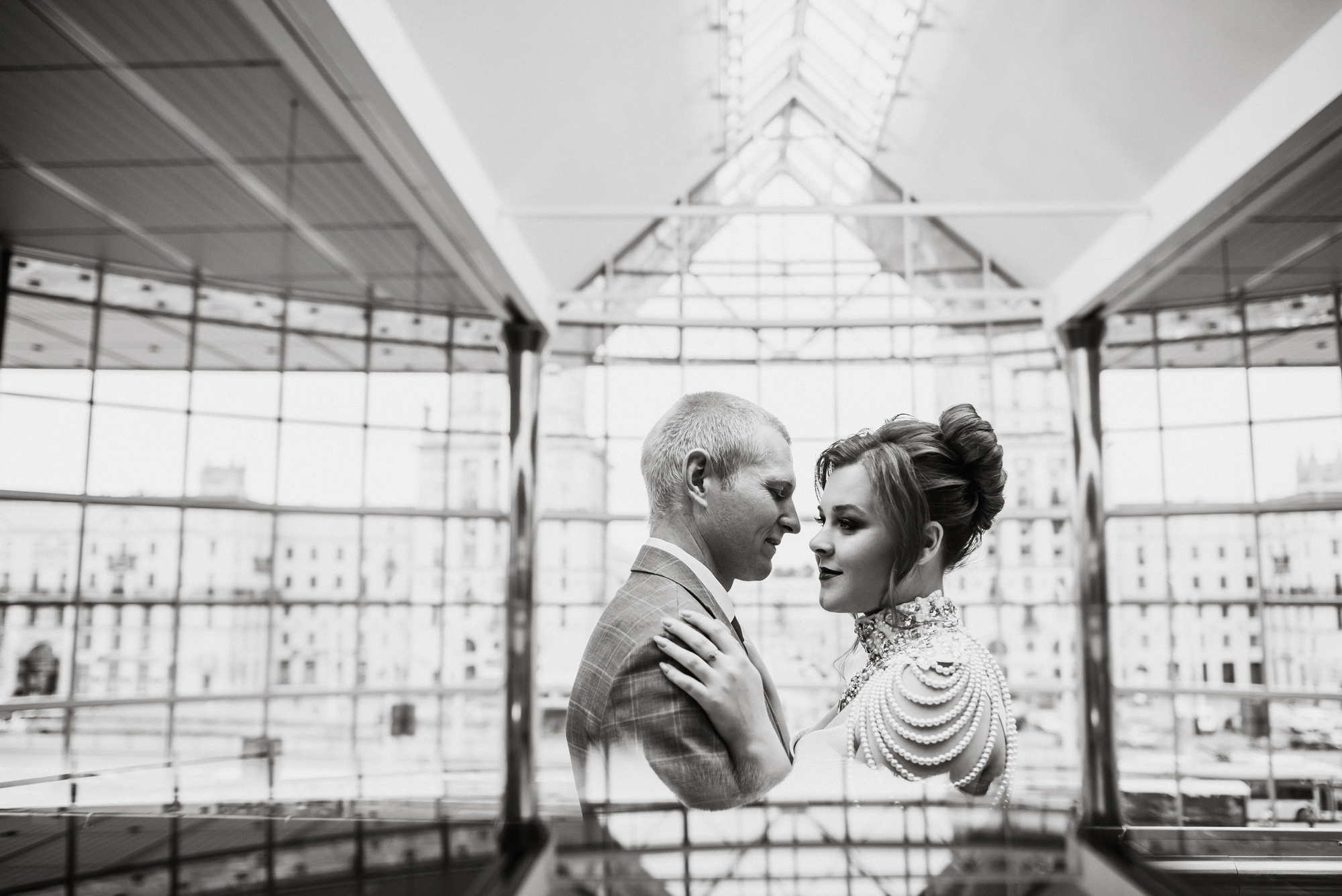 Нежная встреча на вокзале Юлии и Ивана. Свадебный Фотограф Минск || Фото и Видеосъёмка Минск || Другие города