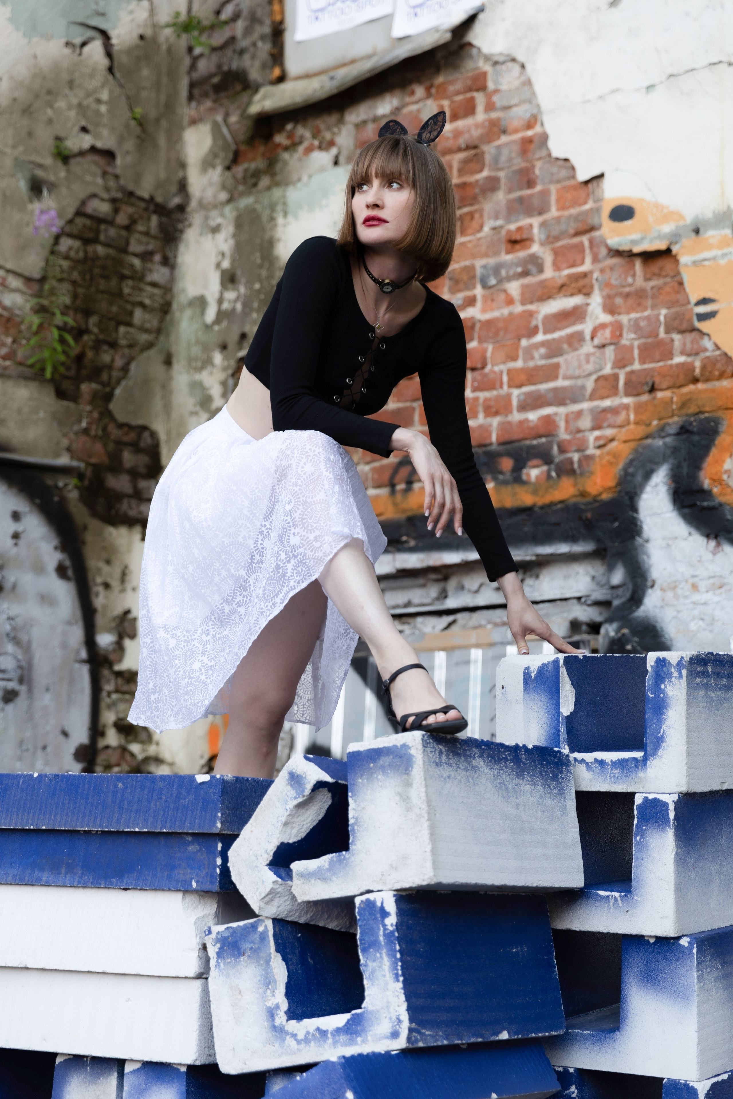 Фотосессии в Москве кирпичный фон красивая девушка с каре фото фотограф Москва Мария Алексеева фотография