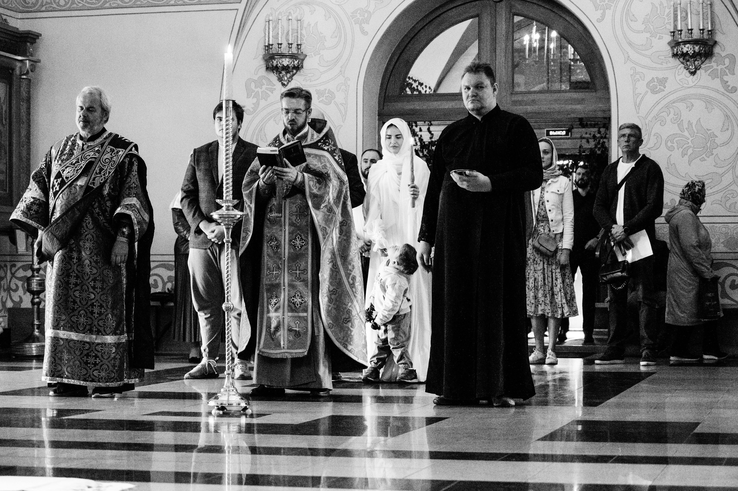 Фотосъёмка крещения в Санкт-Петербурге — Маргарита Иванова, фотограф. Профессиональный фотограф беременности в СПБ. Стильные фотосессии беременности в стиле минимализм и классическая фотография