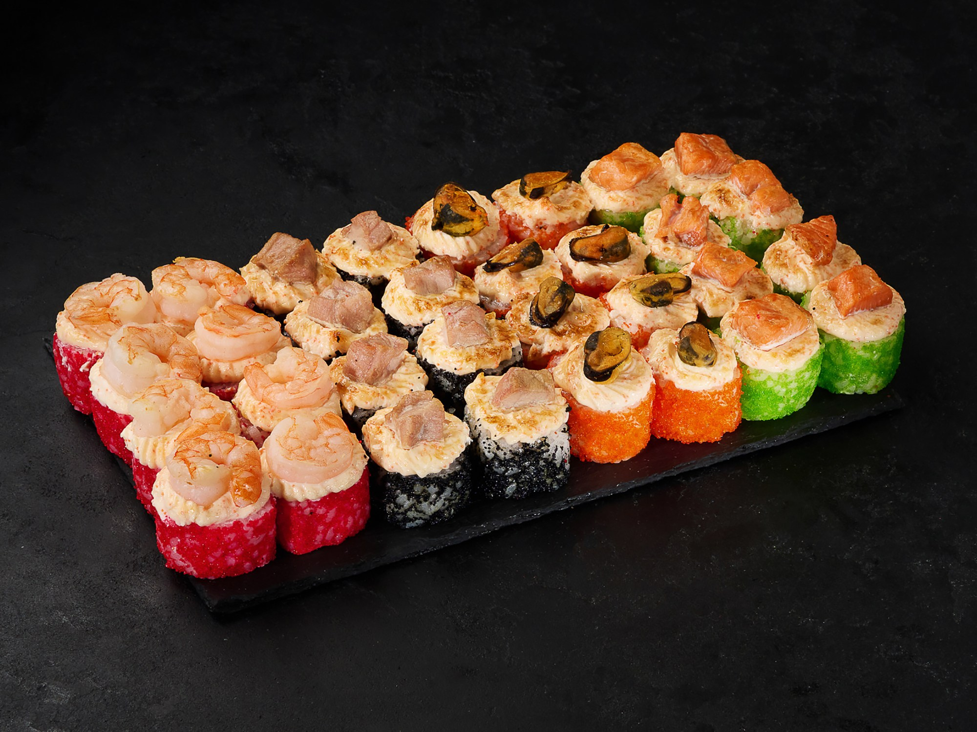 набор ролов и суши