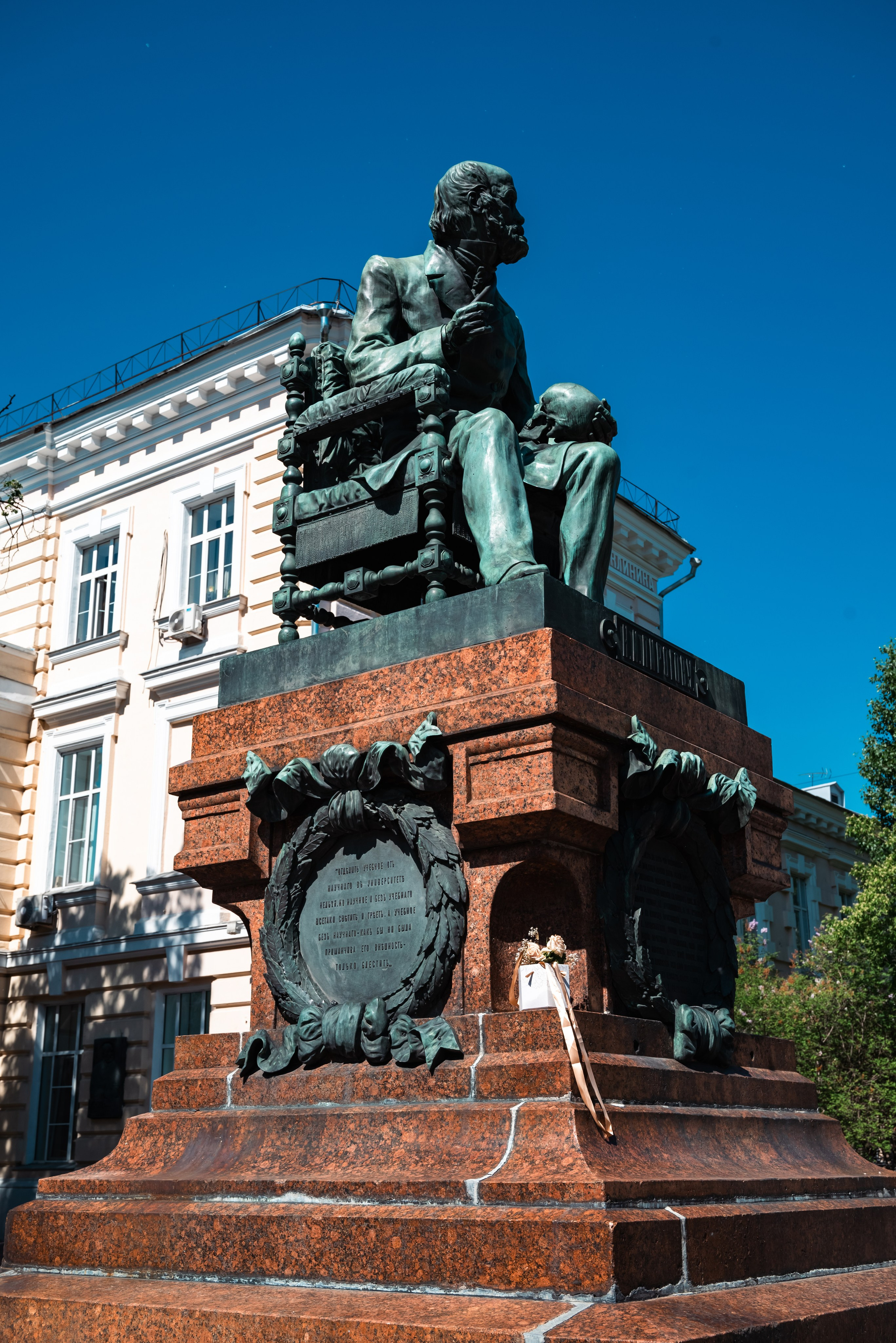 Гордость отечественной медицины. П&П — Полезное с Приятным. Фотоэкскурсии — Москва на память. Экскурсовод и фотограф в Москве. Увези столицу в своём альбоме!