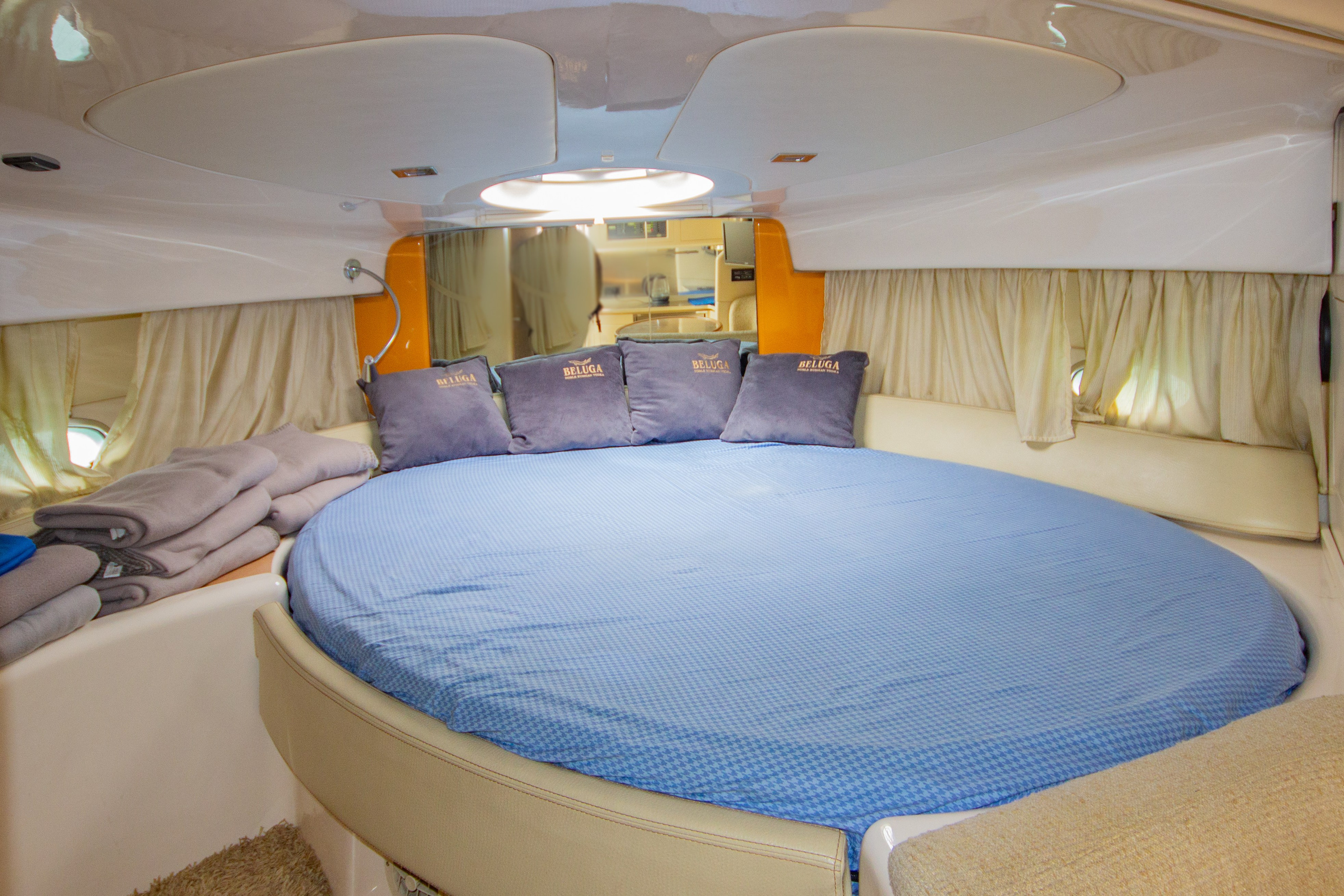 Катер Белуга Аренда Яхты в Сочи Яхтанаморе YACHTNAMORE YACHTANAMORE