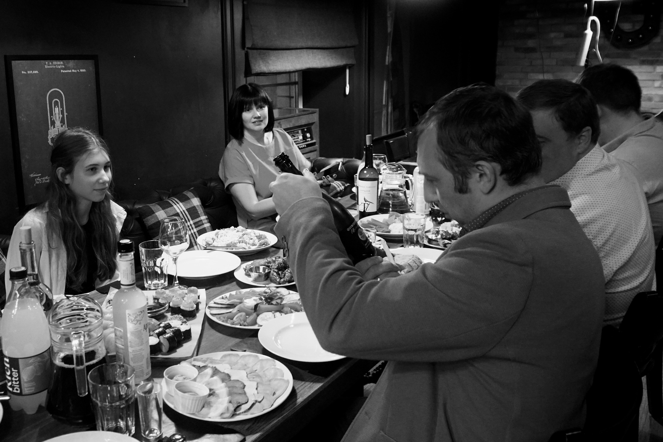 Съемка на день рождения Елены в окружении друзей и родных. Репортажный и портретный фотограф Татьяна Одинцова