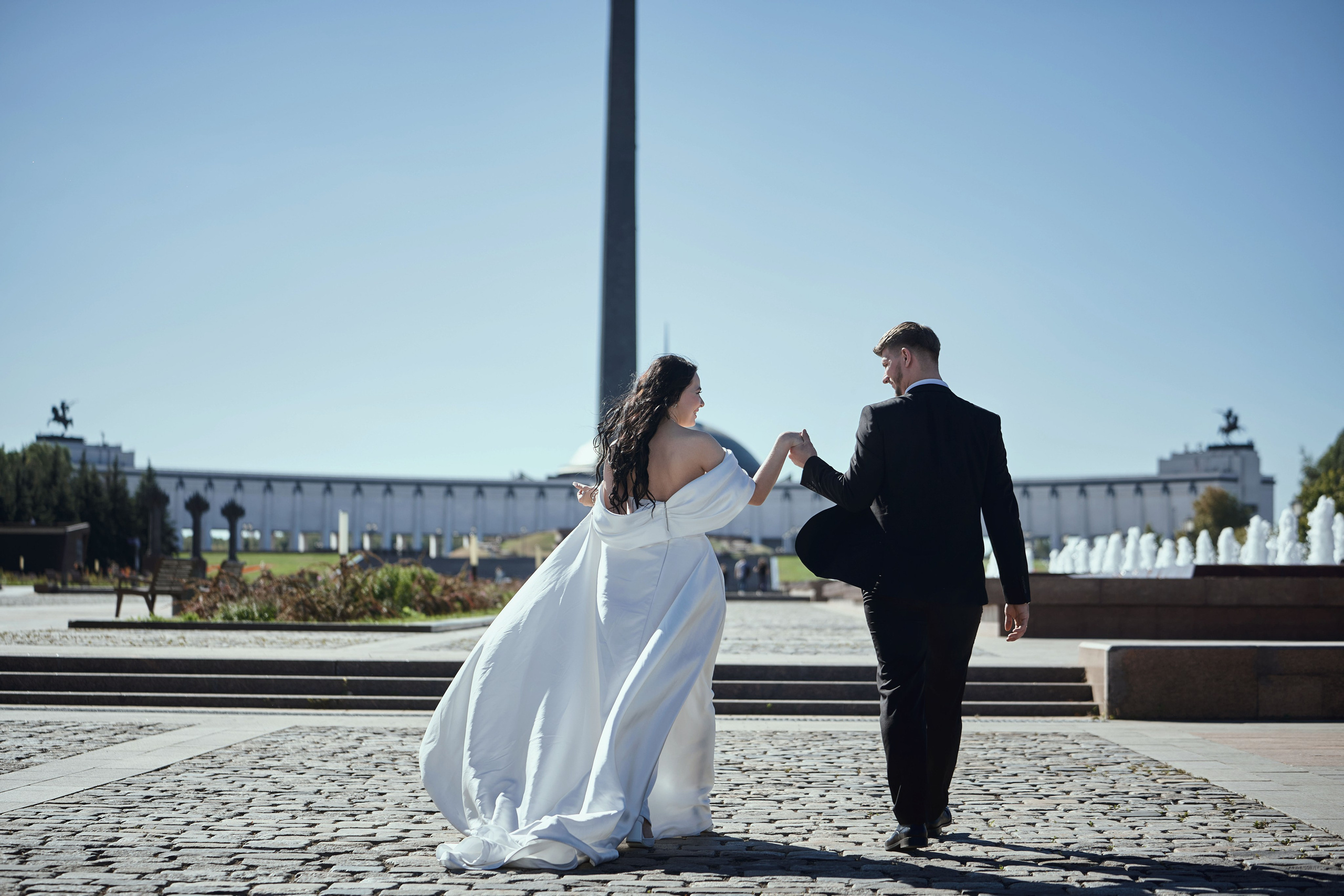 Свадебная фотосессия Дмитрия и Виты на Поклонной горе в парке Победы Москвы