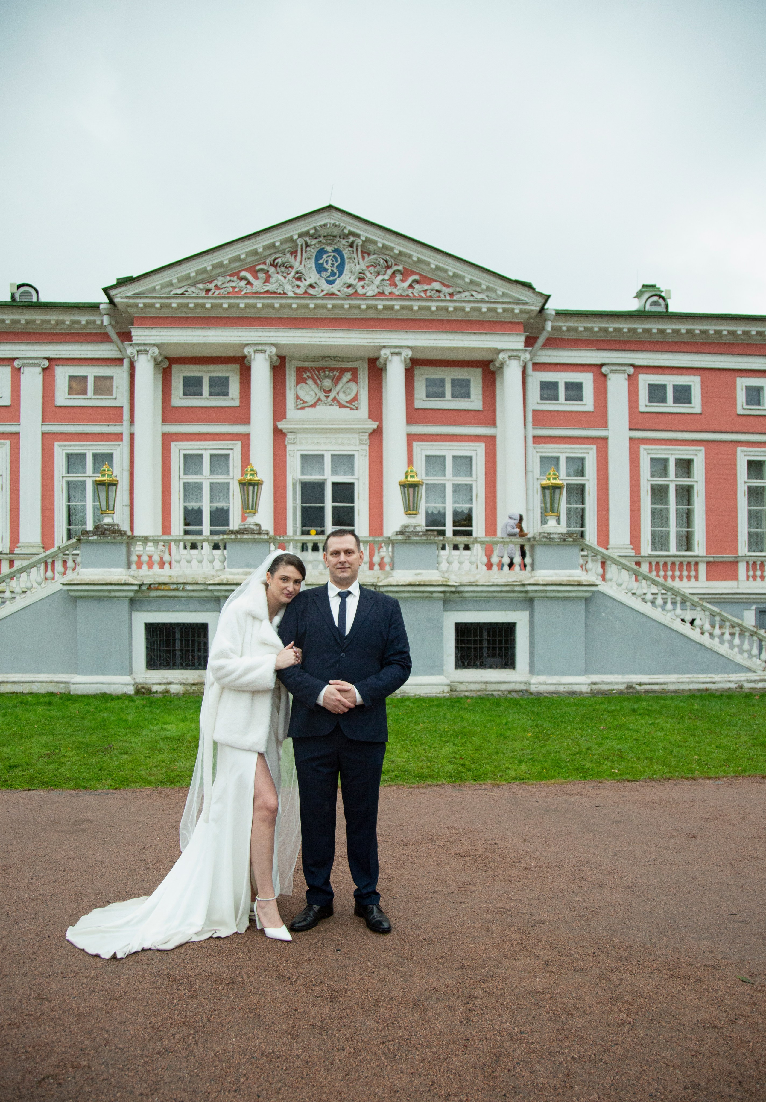 Свадебная фотосессия в усадьбе Кусково Алексея и Юлии. Фотосессия в студии в Москве от профессионального фотографа услуги по доступным ценам