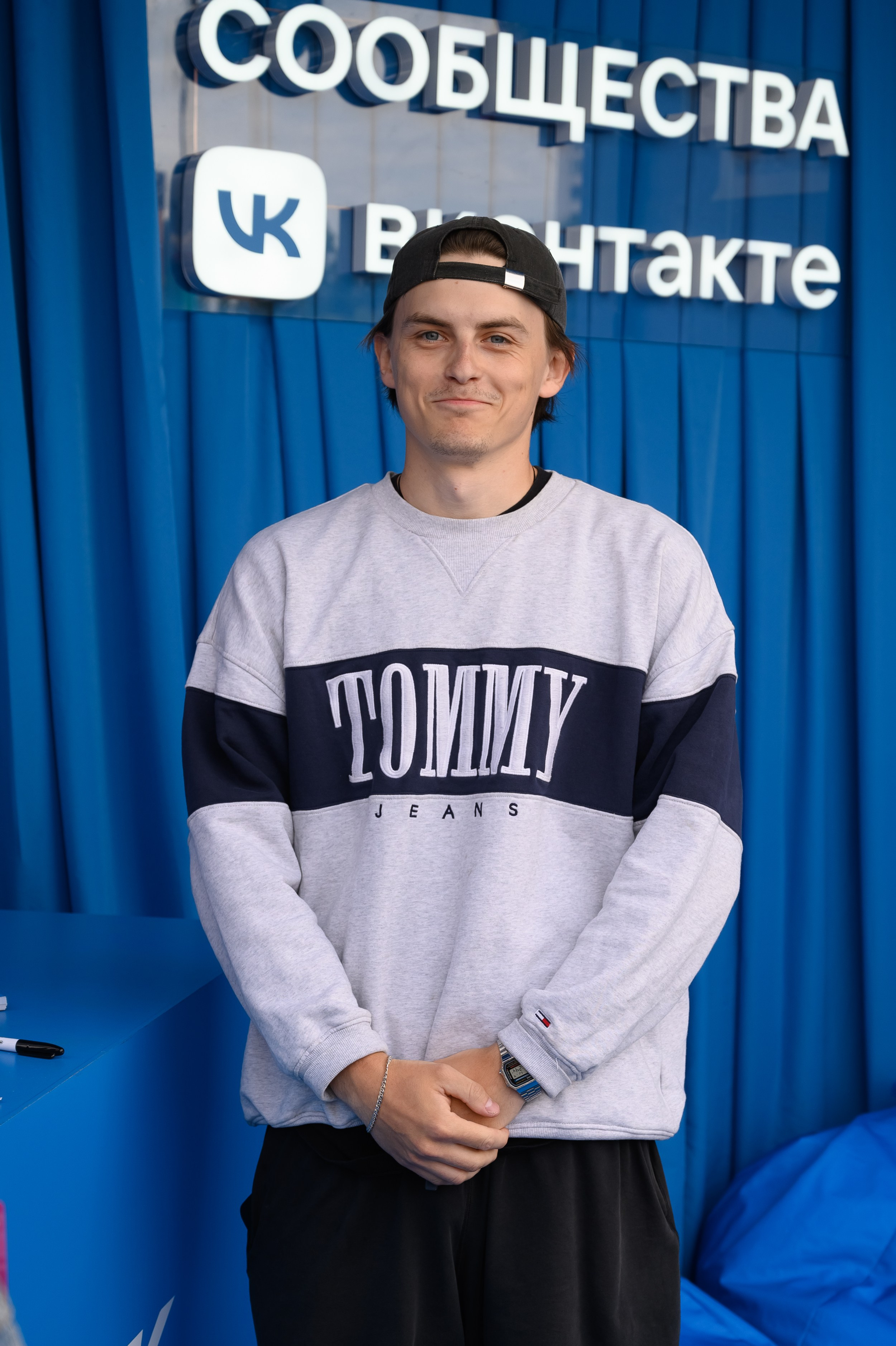 Блогеры на автограф-сессии в зоне “Сообщества ВКонтакте” на VK Fest в Казани