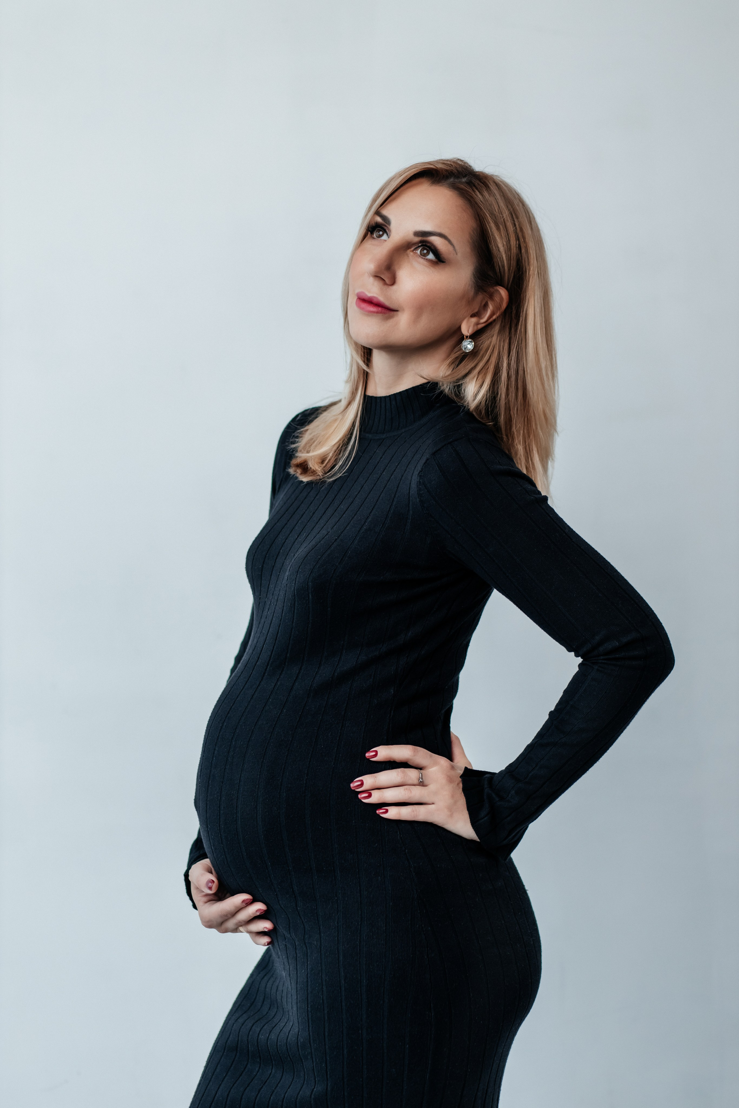 Фотосессия беременности в студии в Петергофе