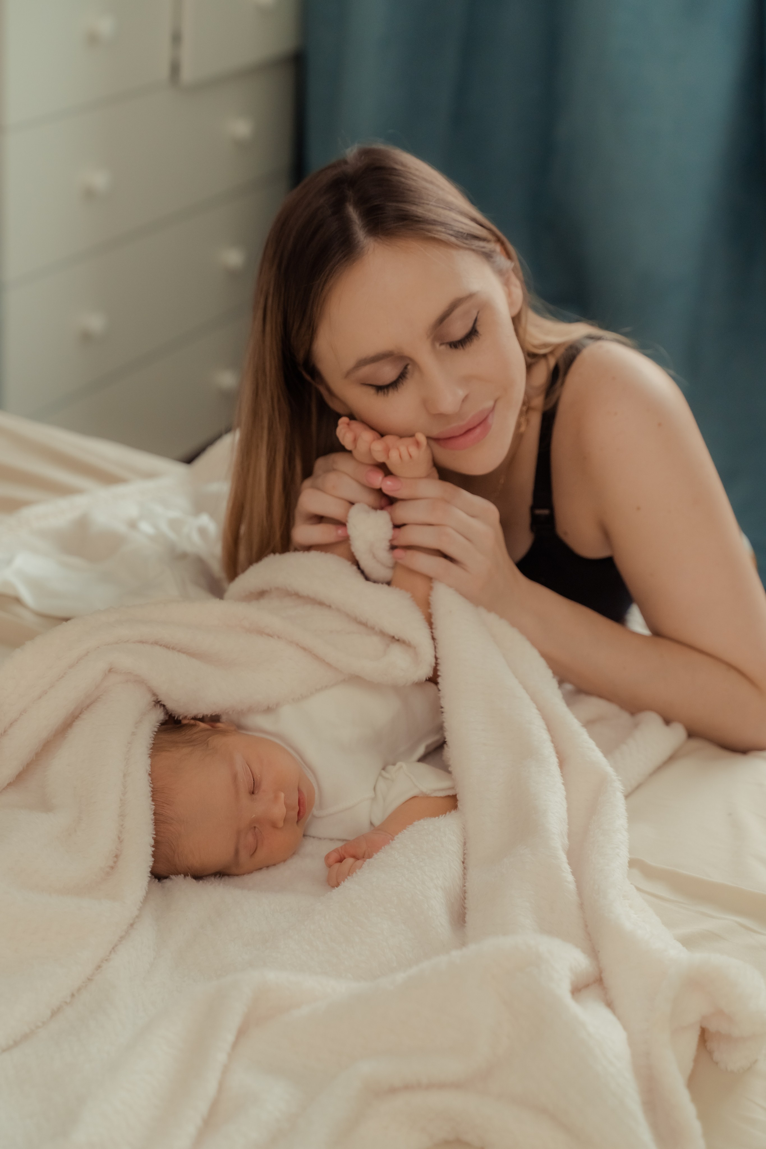 Фотосъемка новорожденного в минималистичном стиле