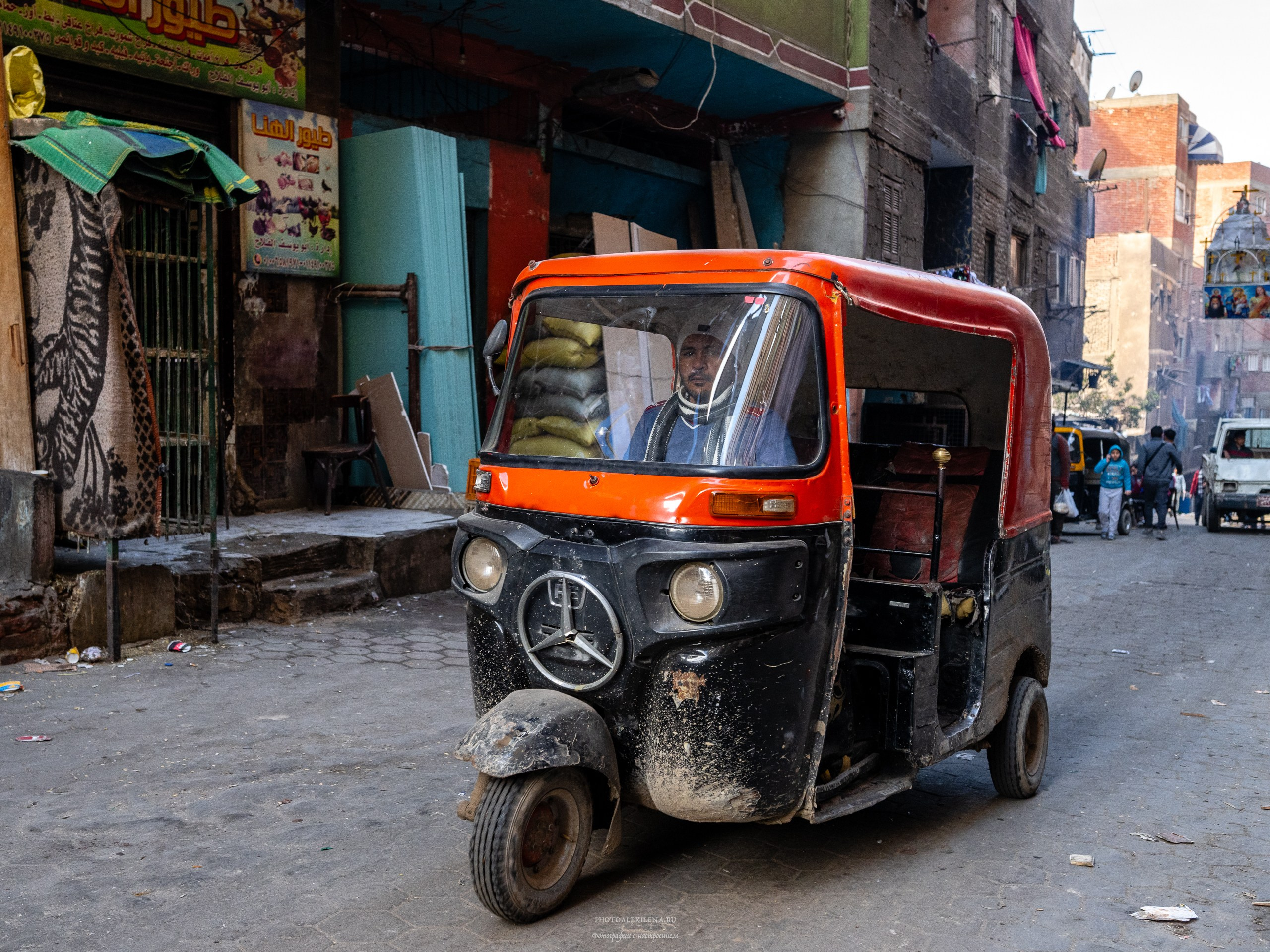 Пещерный монастырь и город мусорщиков. Авторские стильные фотокартины