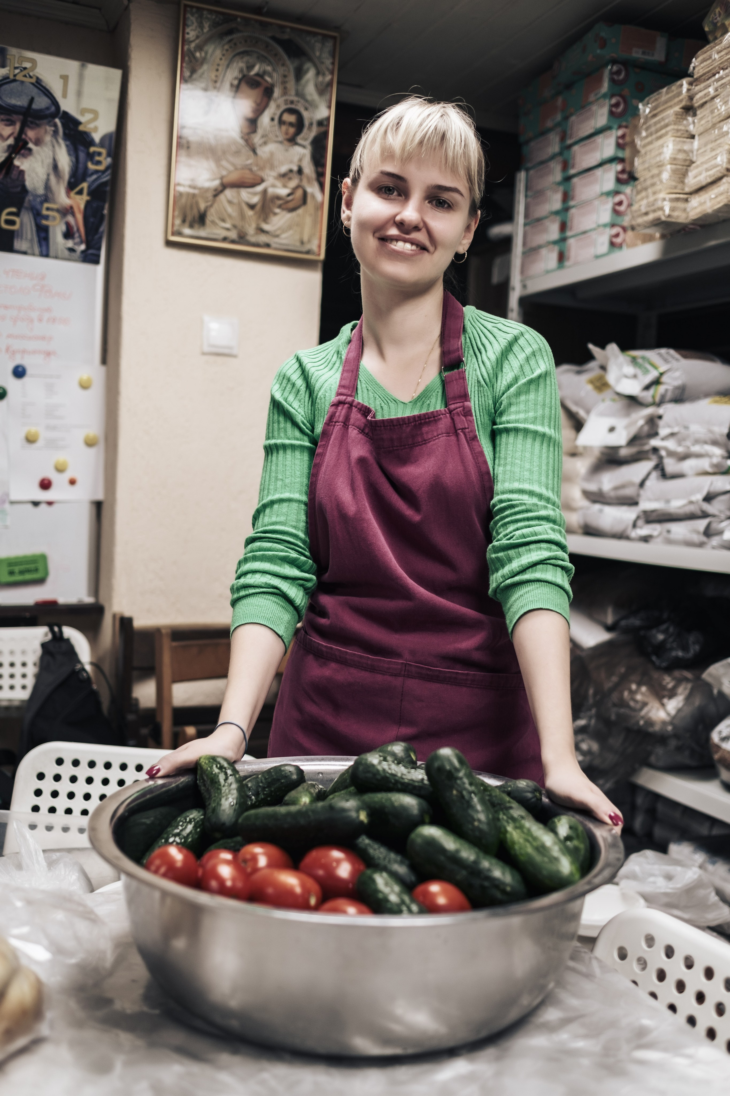 Готовка для бездомных и кормление их в Москве. Фотограф в Москве Максим Скоробогатов