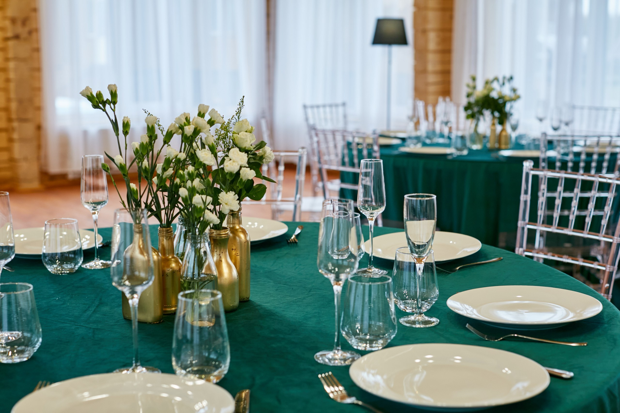 Банкетный зал Веранда в Якушево у озера для свадеб, юбилеев, корпоративов. Официальный сайт