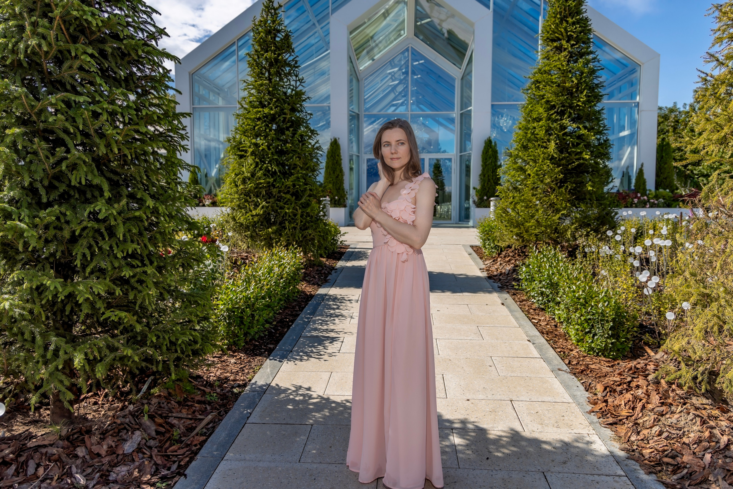 Фотосессия на новой набережной Коломенского: нежность, цветы и вдохновение. Репортажный, семейный и студийный фотограф в Москве Демин Алексей