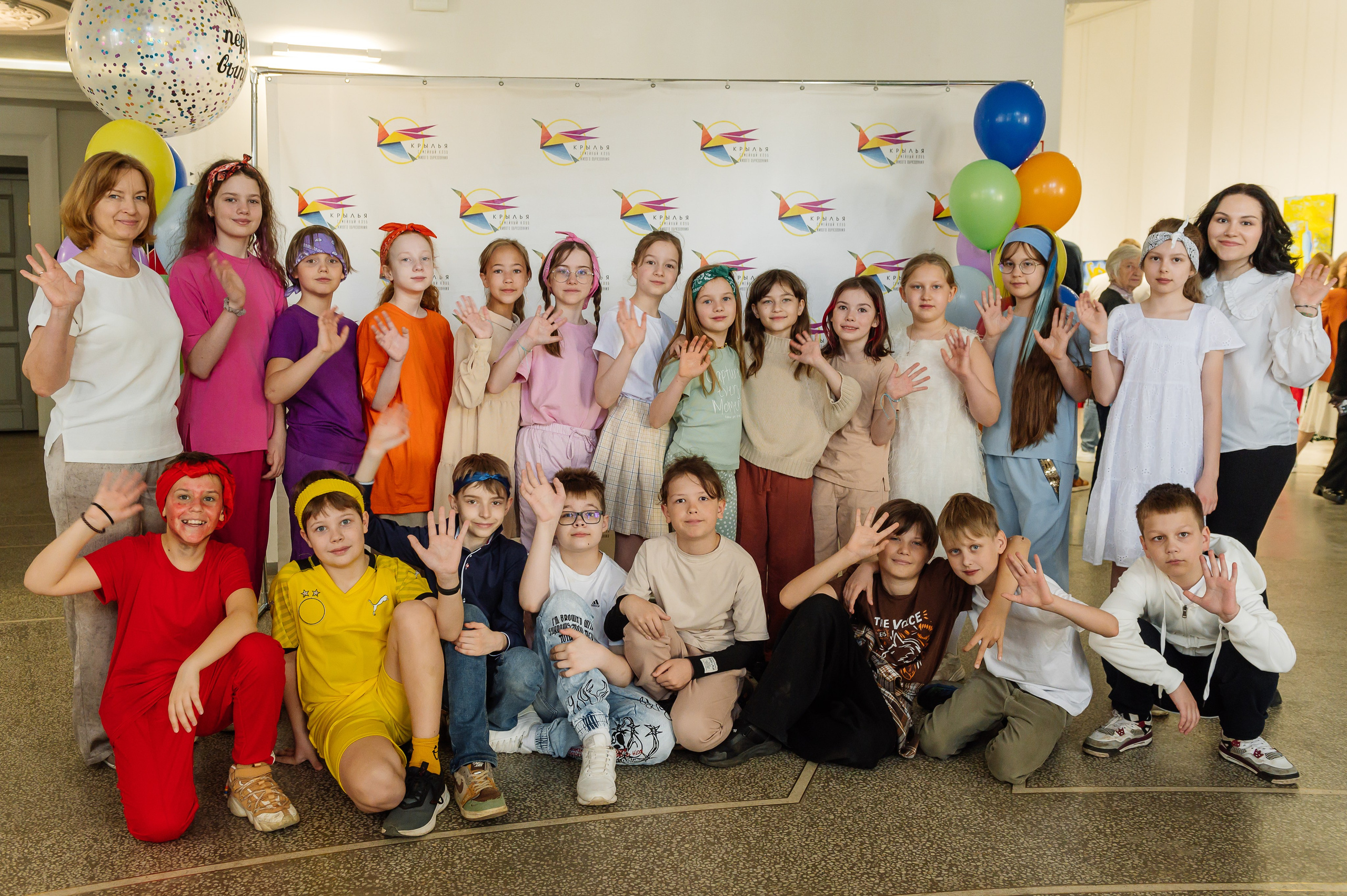 общее фото детей на школьном выпускном