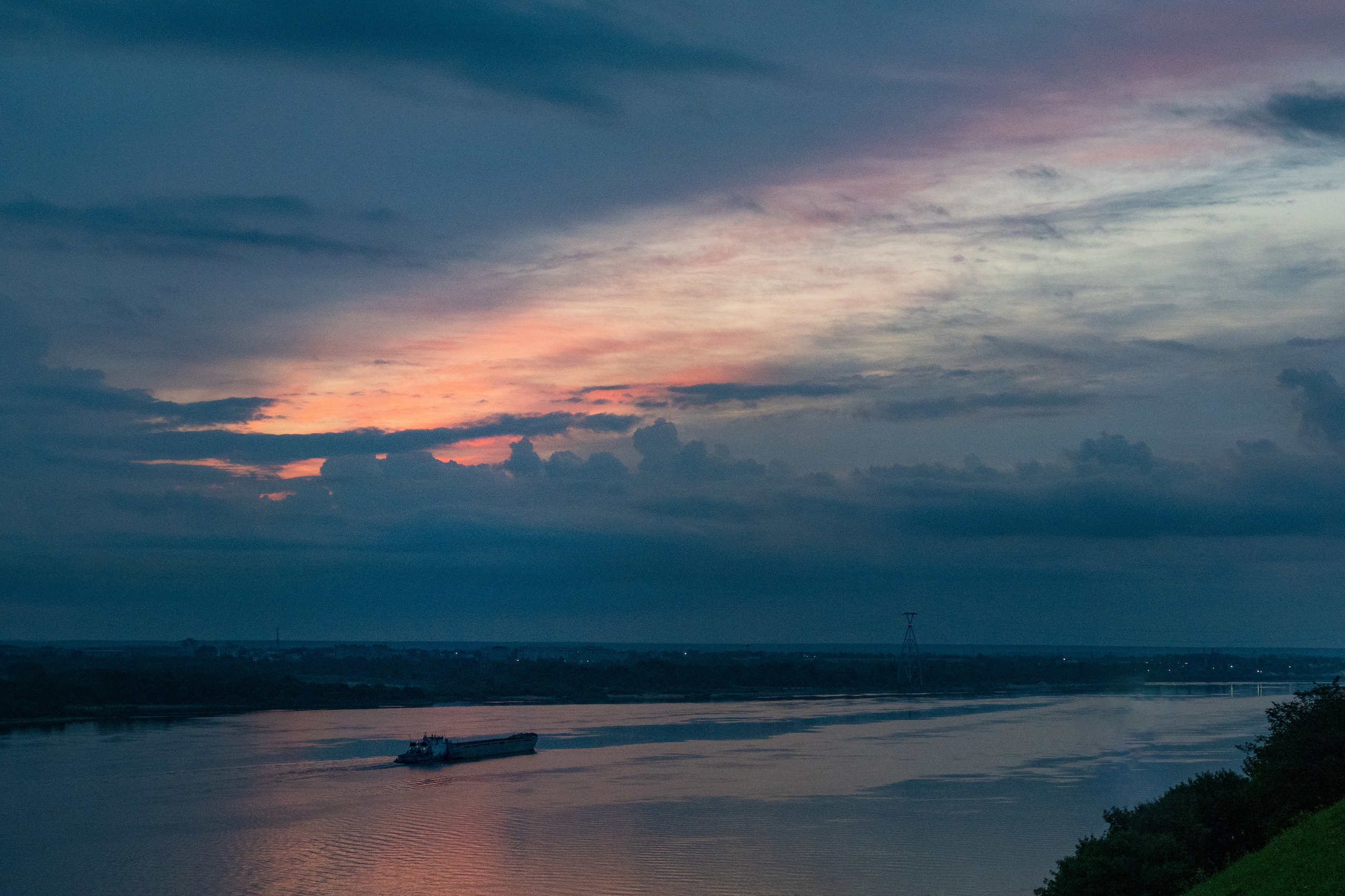 Ранний рассвет на набережной Нижний Новгород