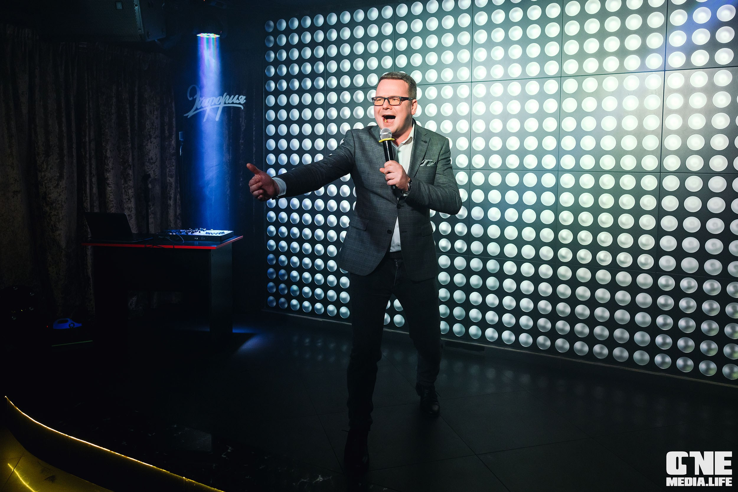 Фотоотчет с вечеринки в караоке-клубе Эйфория. One Media Life: фоторепортажи, фотоотчеты с мероприятий и заведений