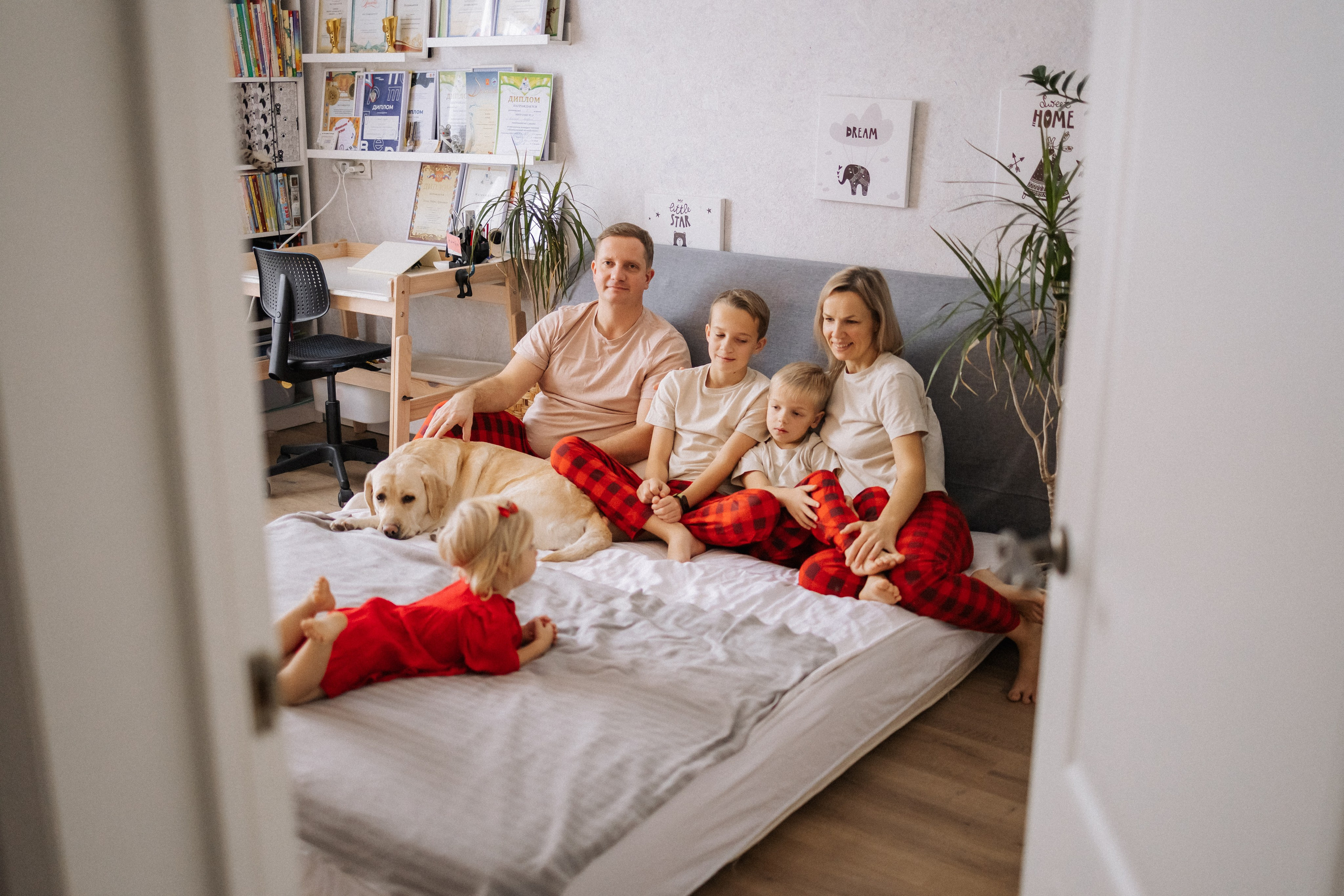 Новогодняя фотосессия дома у Леоновых. Семейный, детский и женский фотограф Дарина Старшинова в Твери