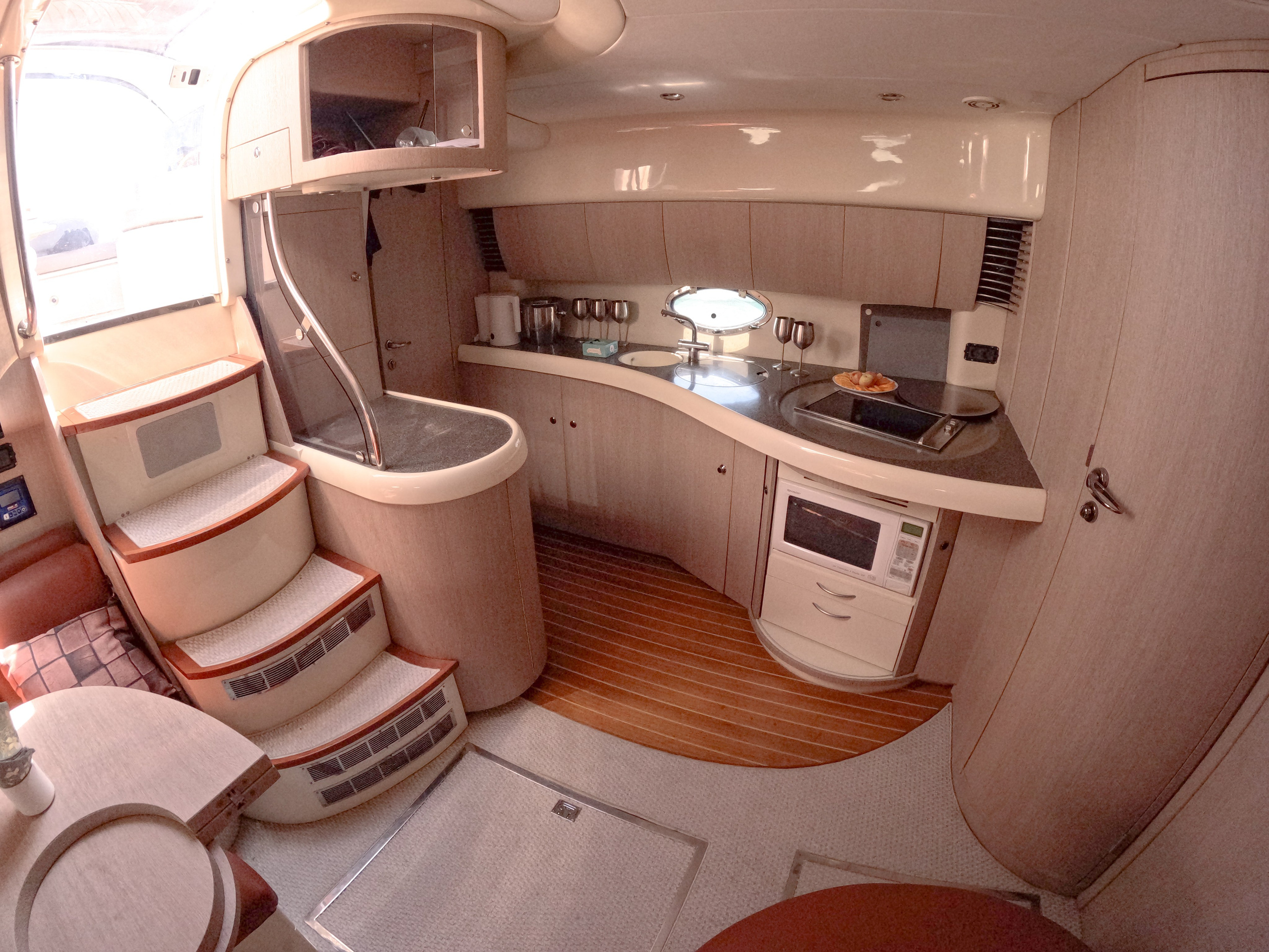 Катер Миура Аренда Яхты в Сочи Яхтанаморе YACHTNAMORE YACHTANAMORE