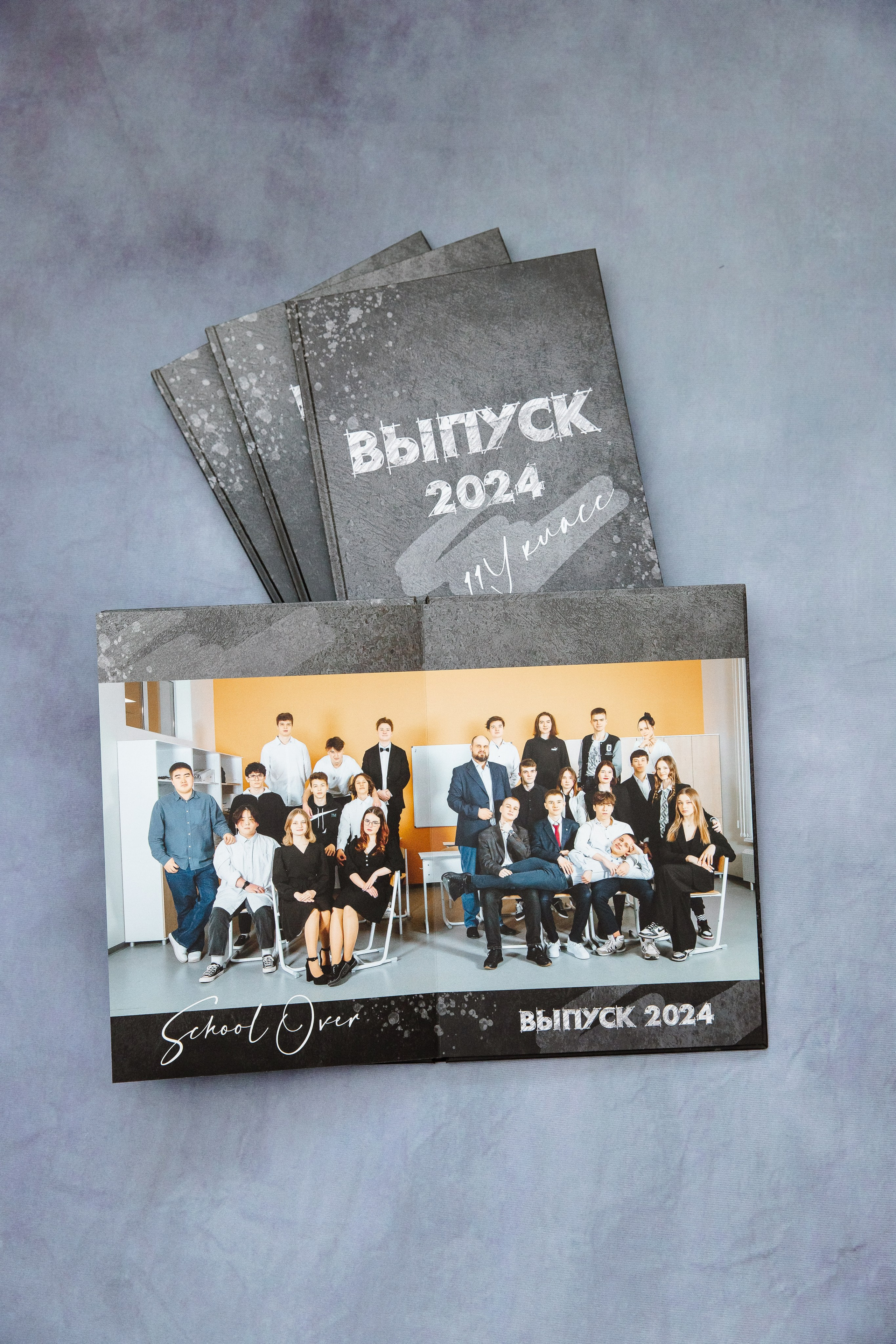 Выпускные альбомы 11 «У» класс — 2024. Семейный и детский фотограф в Москве Тихонова Ксения