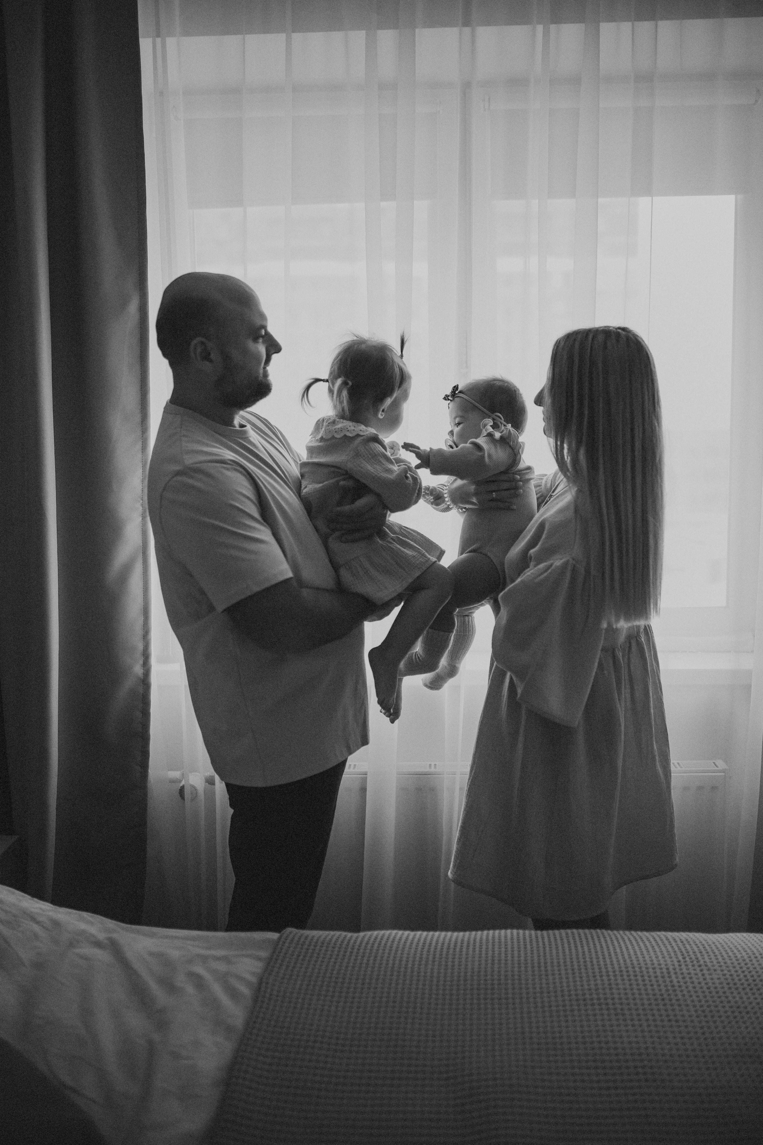 Катя, Максим и малышки Агата с Даной. Семейный фотограф в Москве и Люберцах Юлия Гуськова