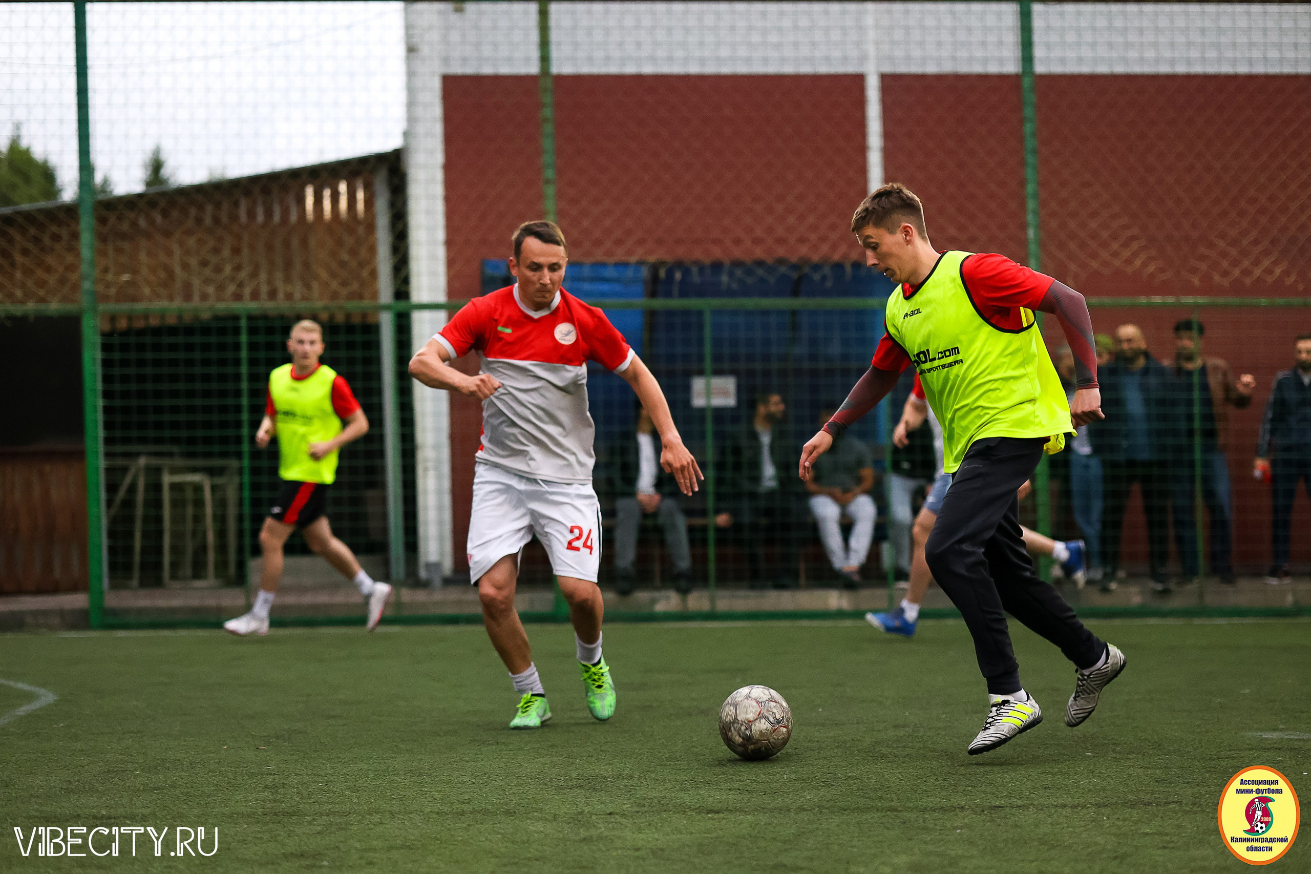 ИГРЫ МИНИ-ФУТБОЛЬНОЙ И КОРПОРАТИВНОЙ ЛИГИ. VIBECITY.RU Вайб Сити Ру Фоторепортажи Фотоотчеты Калининград