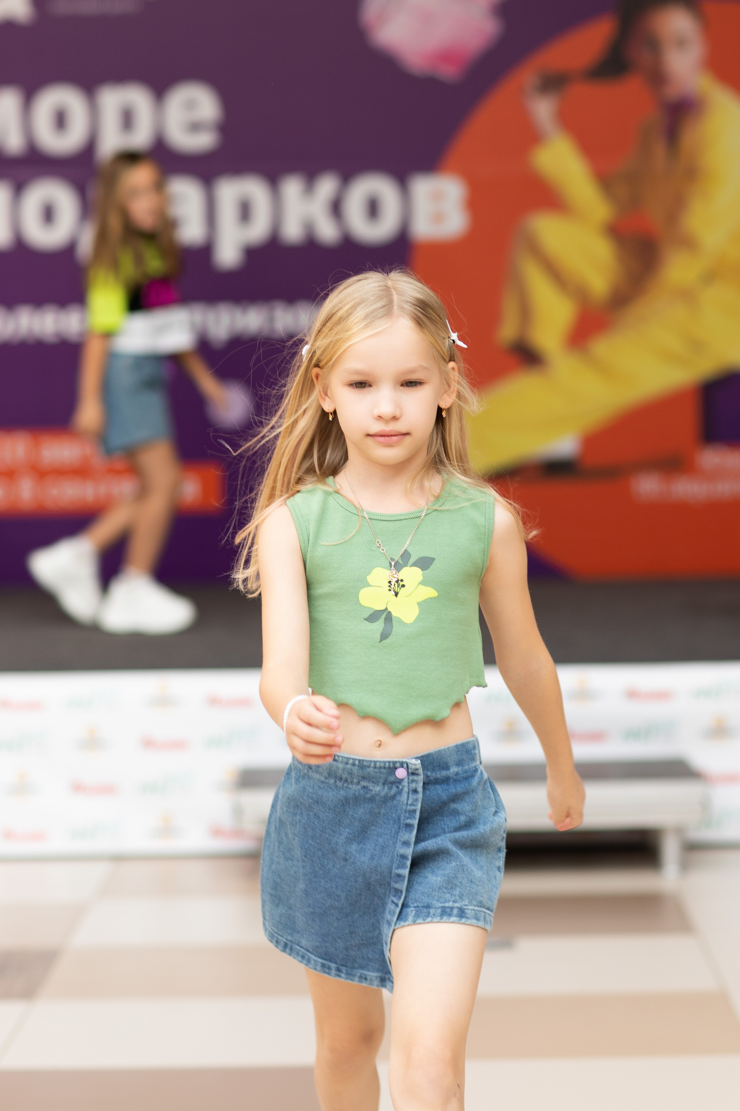 Показ коллекции «Kari kids» в ТЦ «Акварель», г. Тольятти. Международное модельное материнское агентство «Open models»