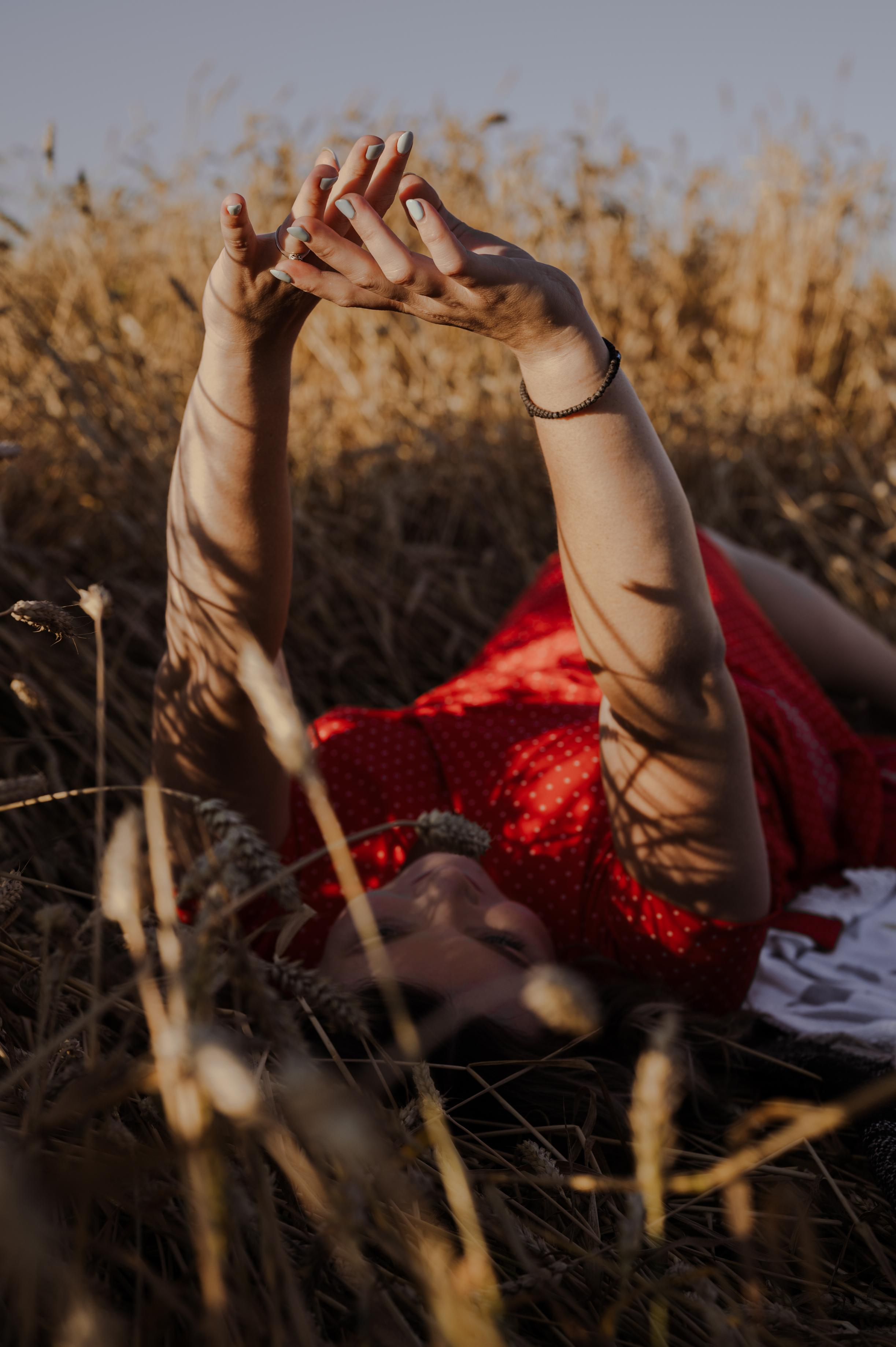 Фотопикник в пшеничном поле. Свадебный фотограф Йошкар-Ола Казань