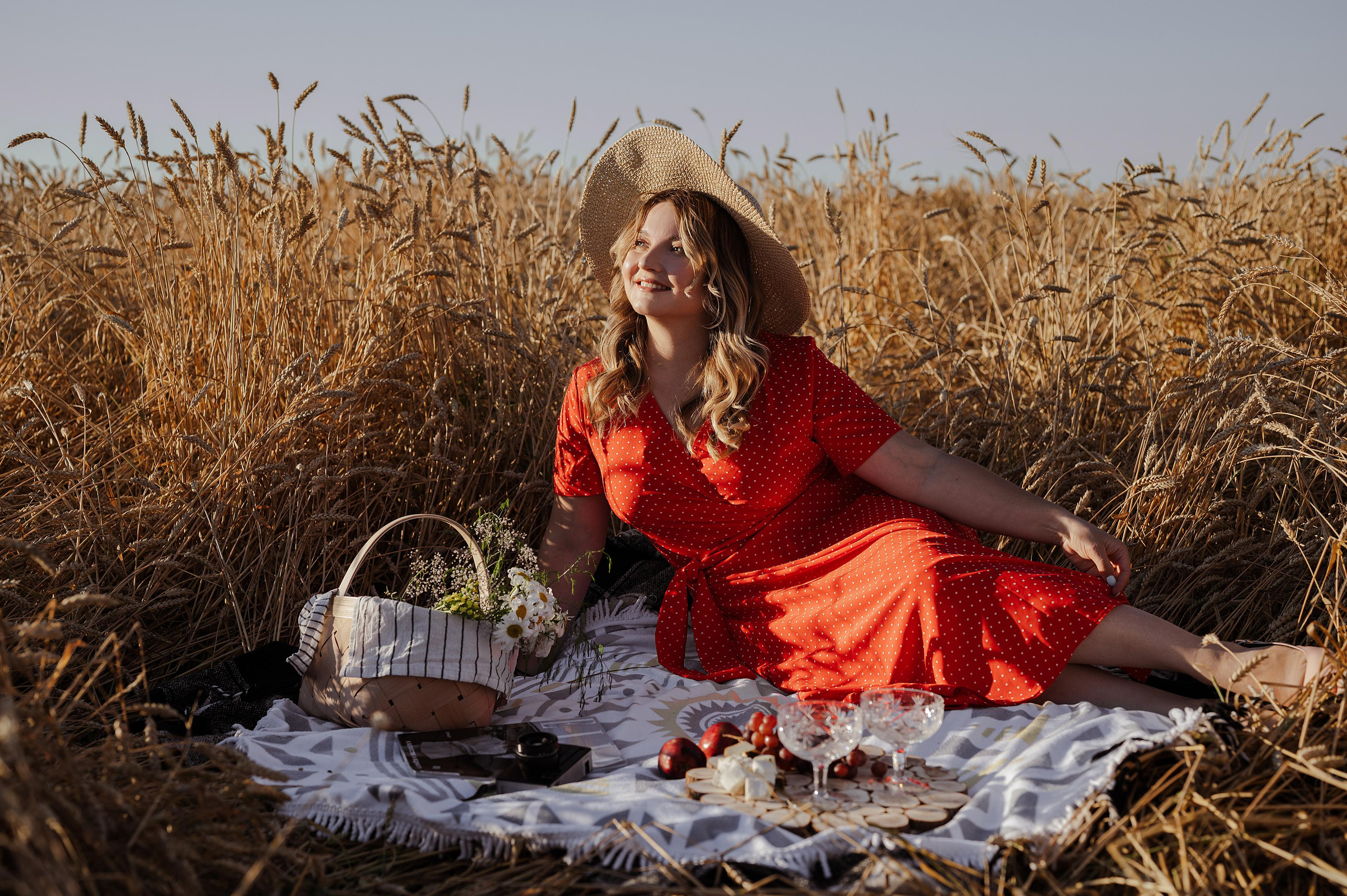 Фотопикник в пшеничном поле. Свадебный фотограф Йошкар-Ола Казань