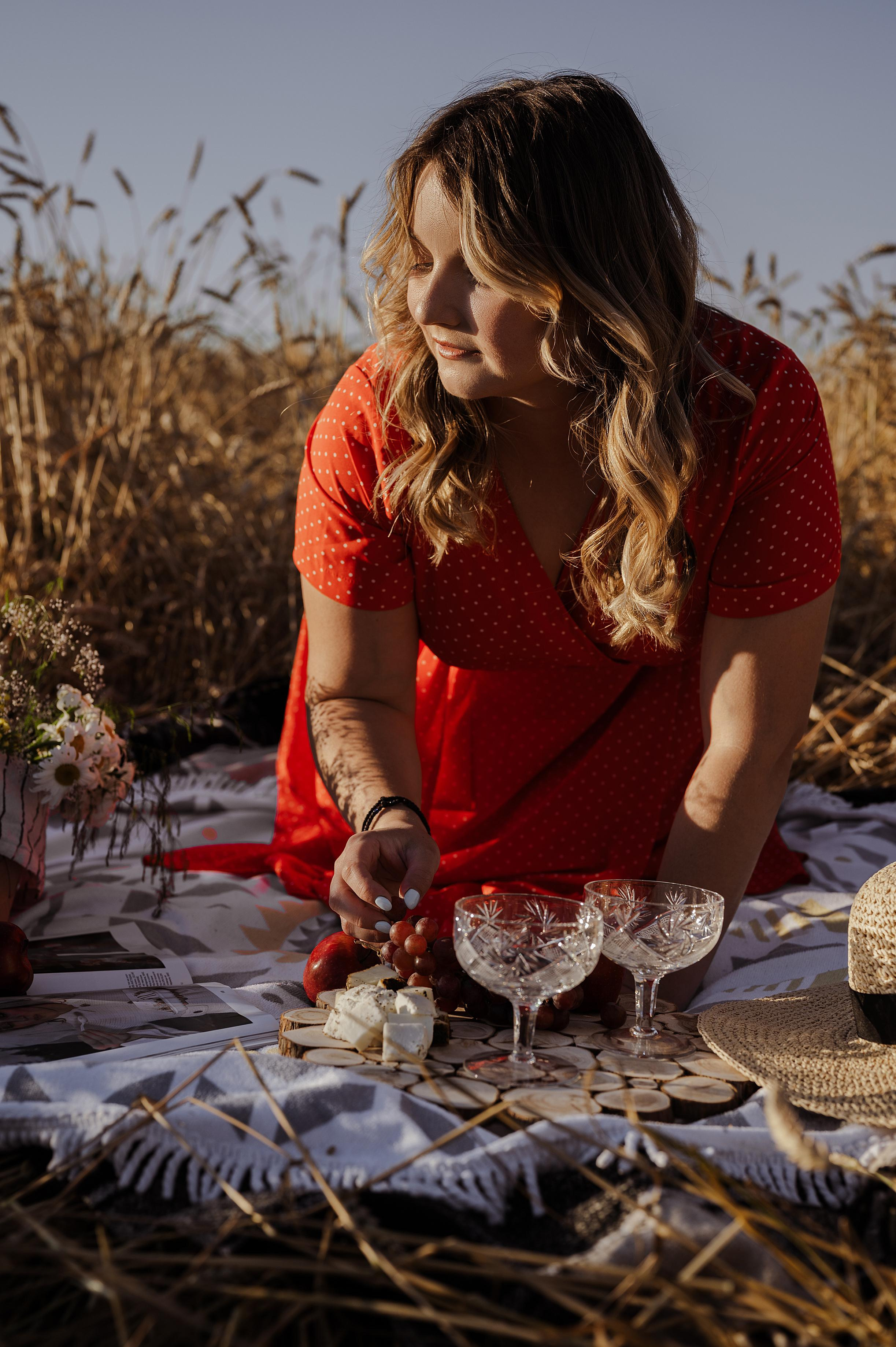 Фотопикник в пшеничном поле. Свадебный фотограф Йошкар-Ола Казань