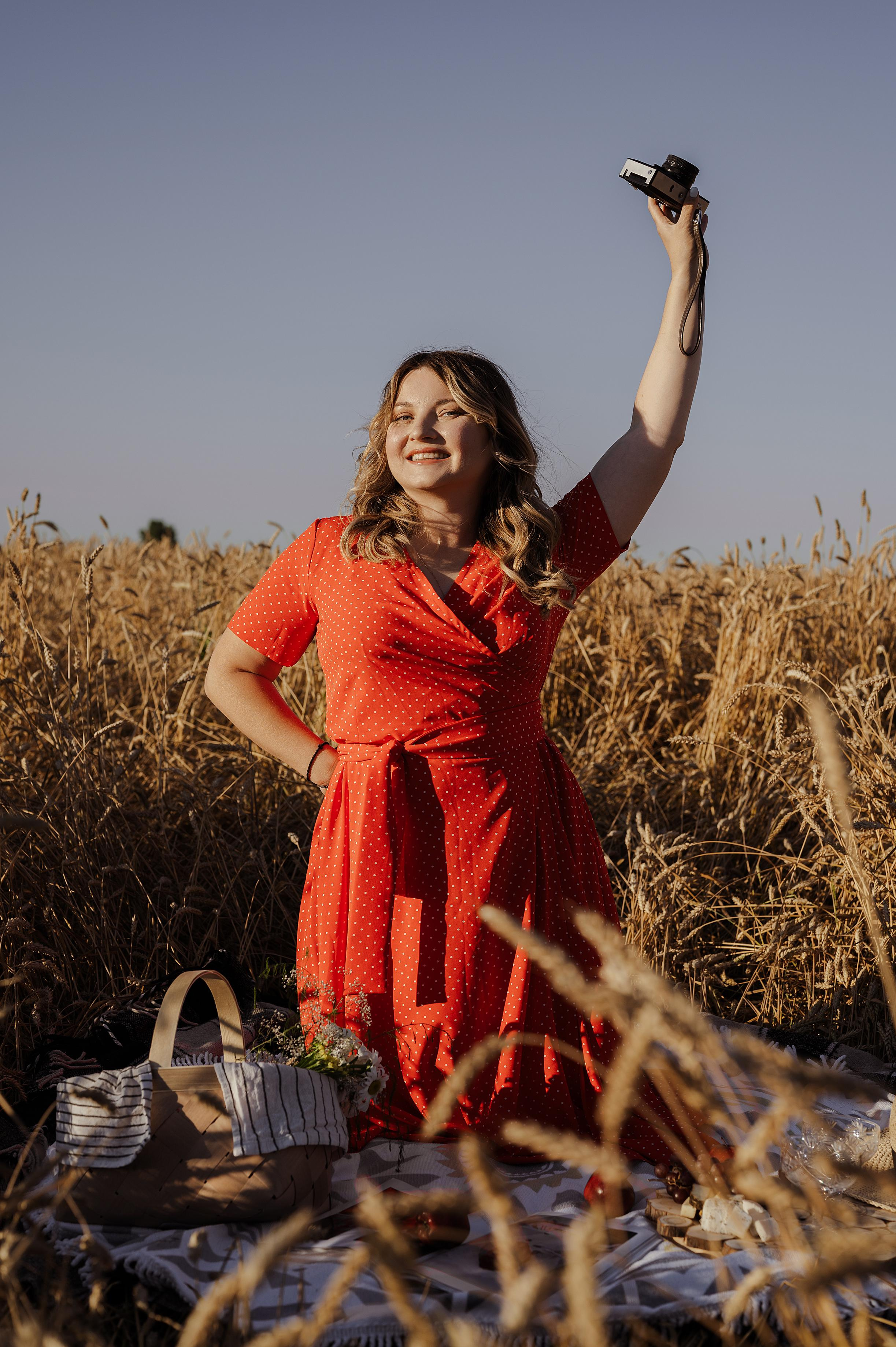 Фотопикник в пшеничном поле. Свадебный фотограф Йошкар-Ола Казань