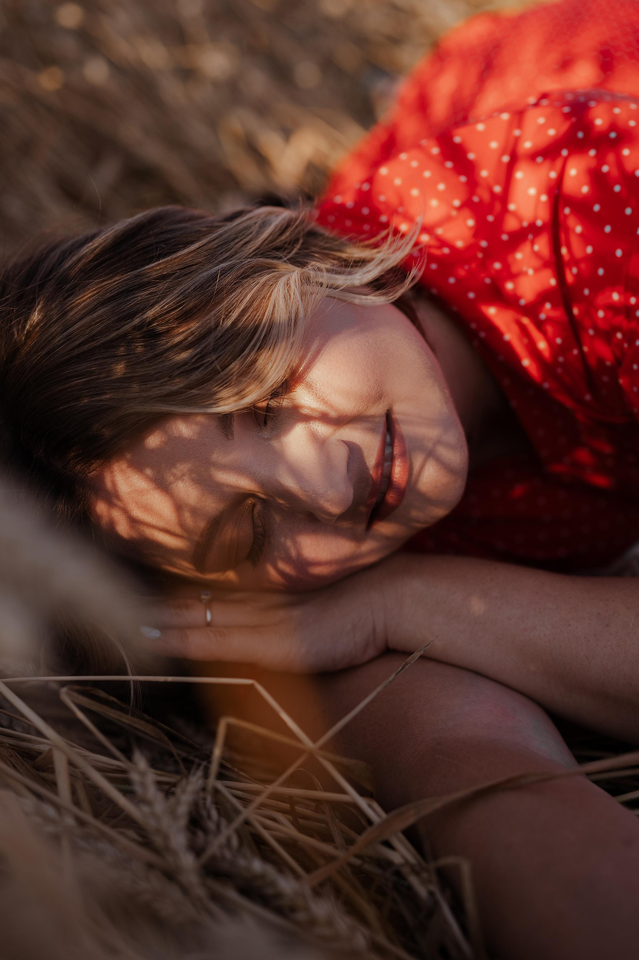 Фотопикник в пшеничном поле. Свадебный фотограф Йошкар-Ола Казань