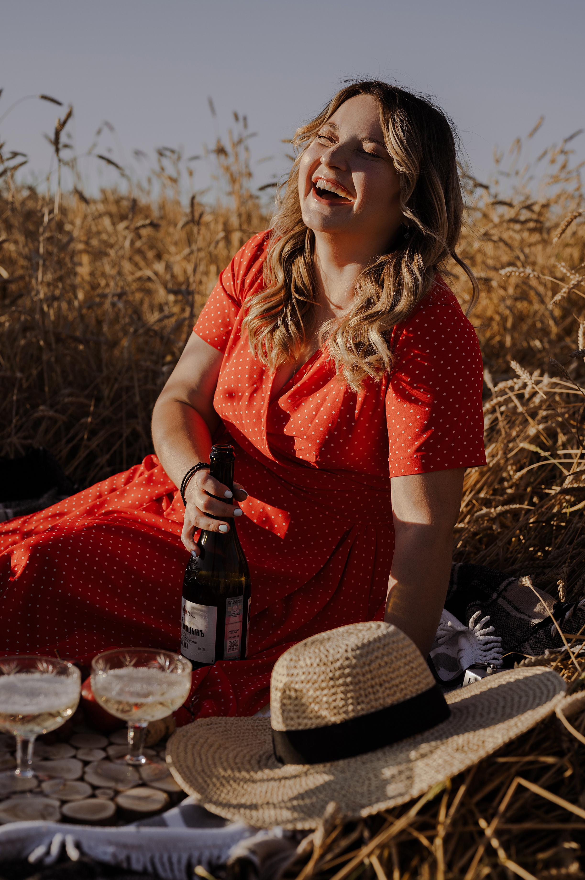 Фотопикник в пшеничном поле. Свадебный фотограф Йошкар-Ола Казань