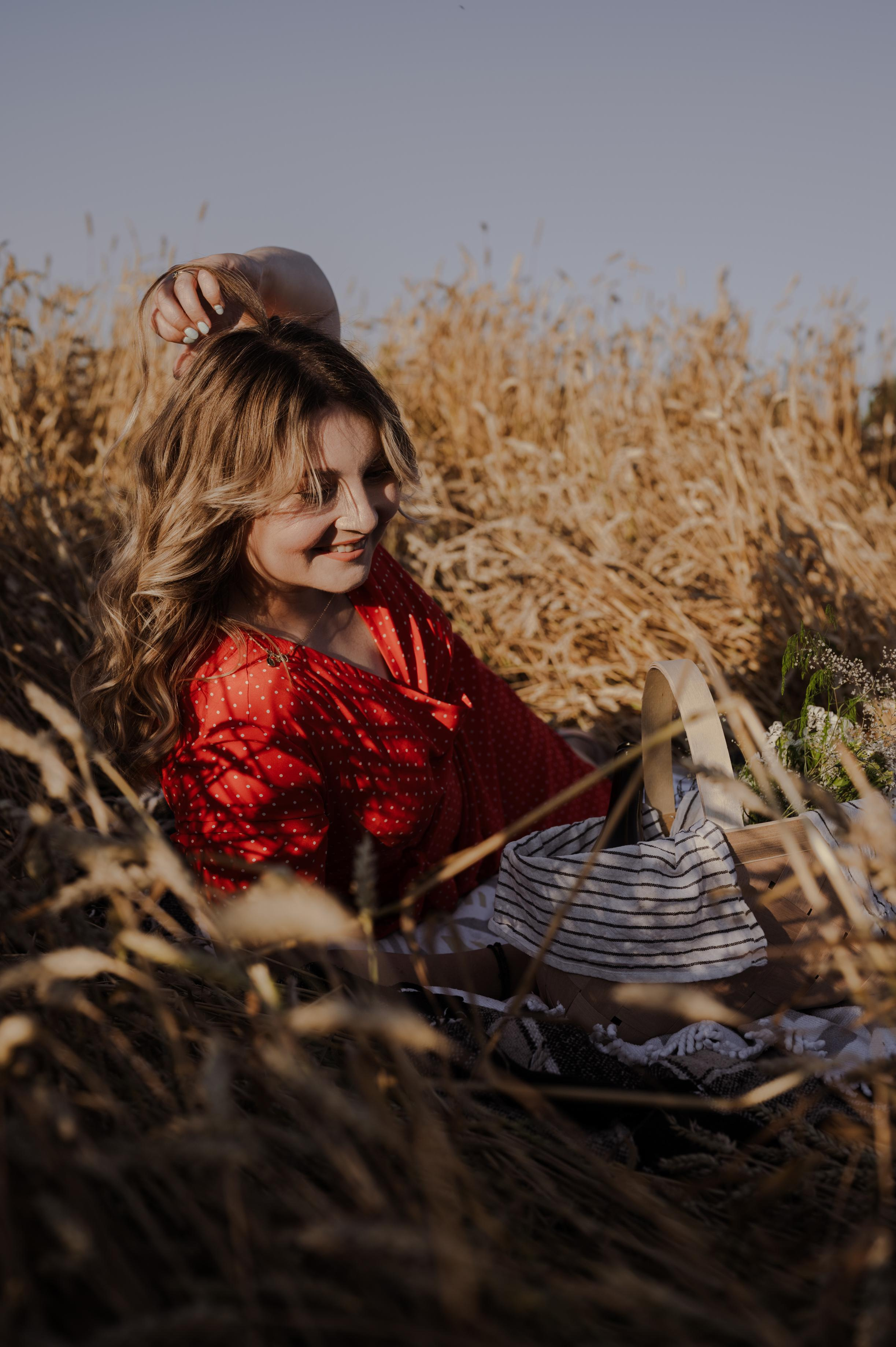 Фотопикник в пшеничном поле. Свадебный фотограф Йошкар-Ола Казань